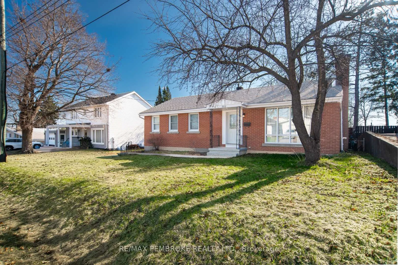 Photo 2 of 251 Broadview Drive, Pembroke — HOMEH