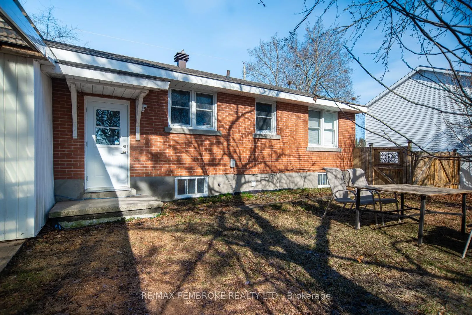 Photo 3 of 251 Broadview Drive, Pembroke — HOMEH