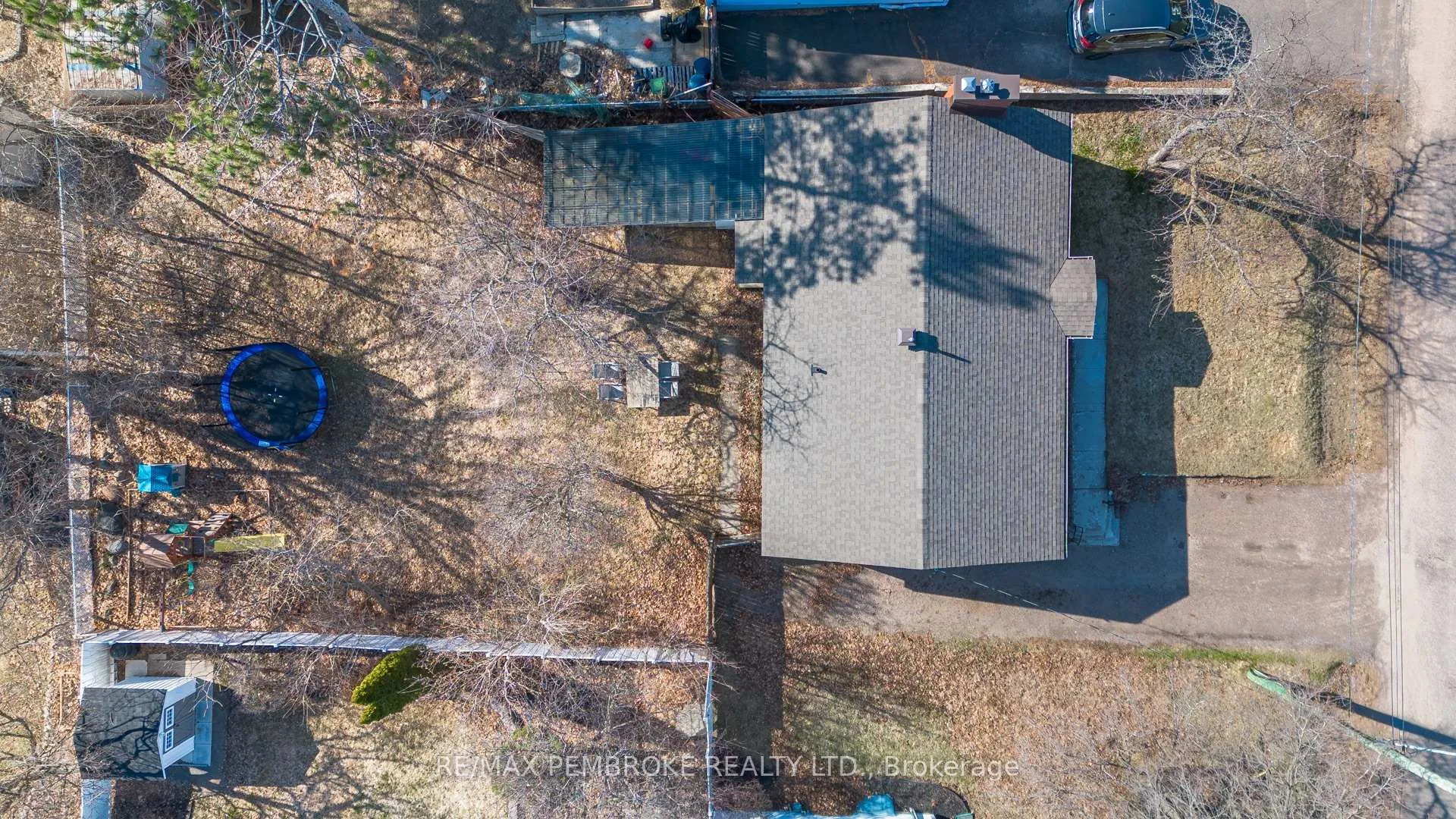 Photo 4 of 251 Broadview Drive, Pembroke — HOMEH