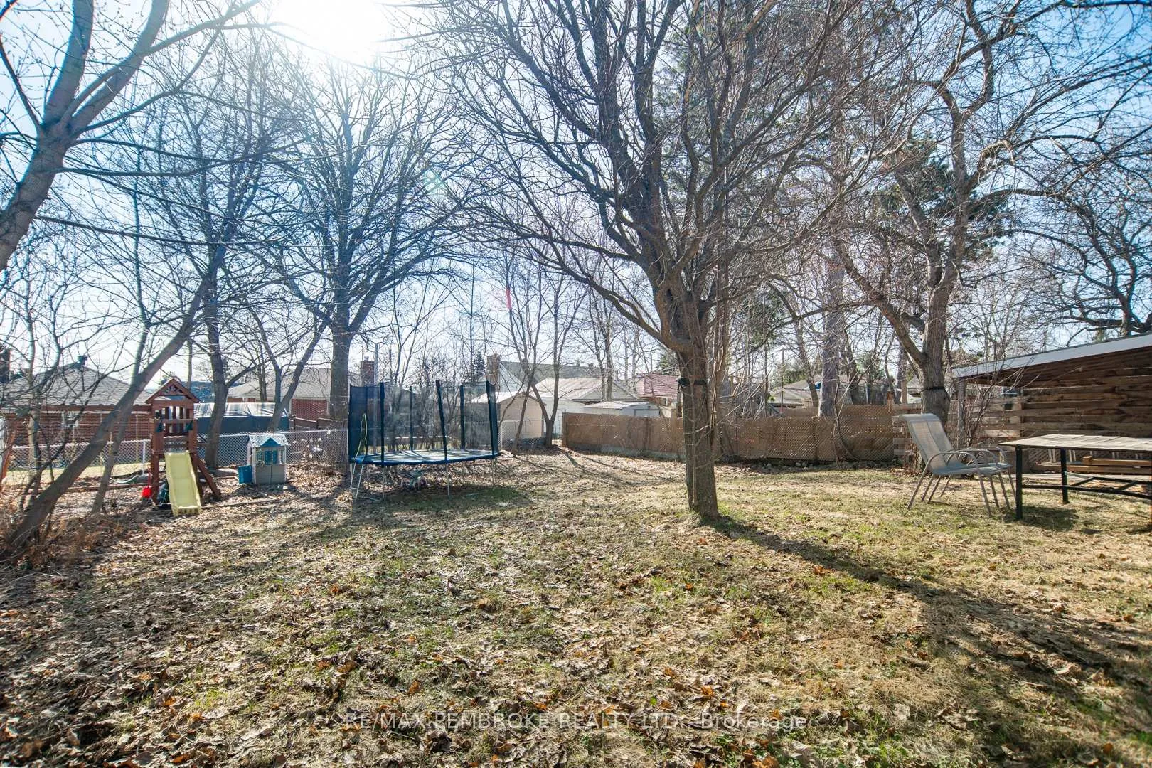 Photo 5 of 251 Broadview Drive, Pembroke — HOMEH