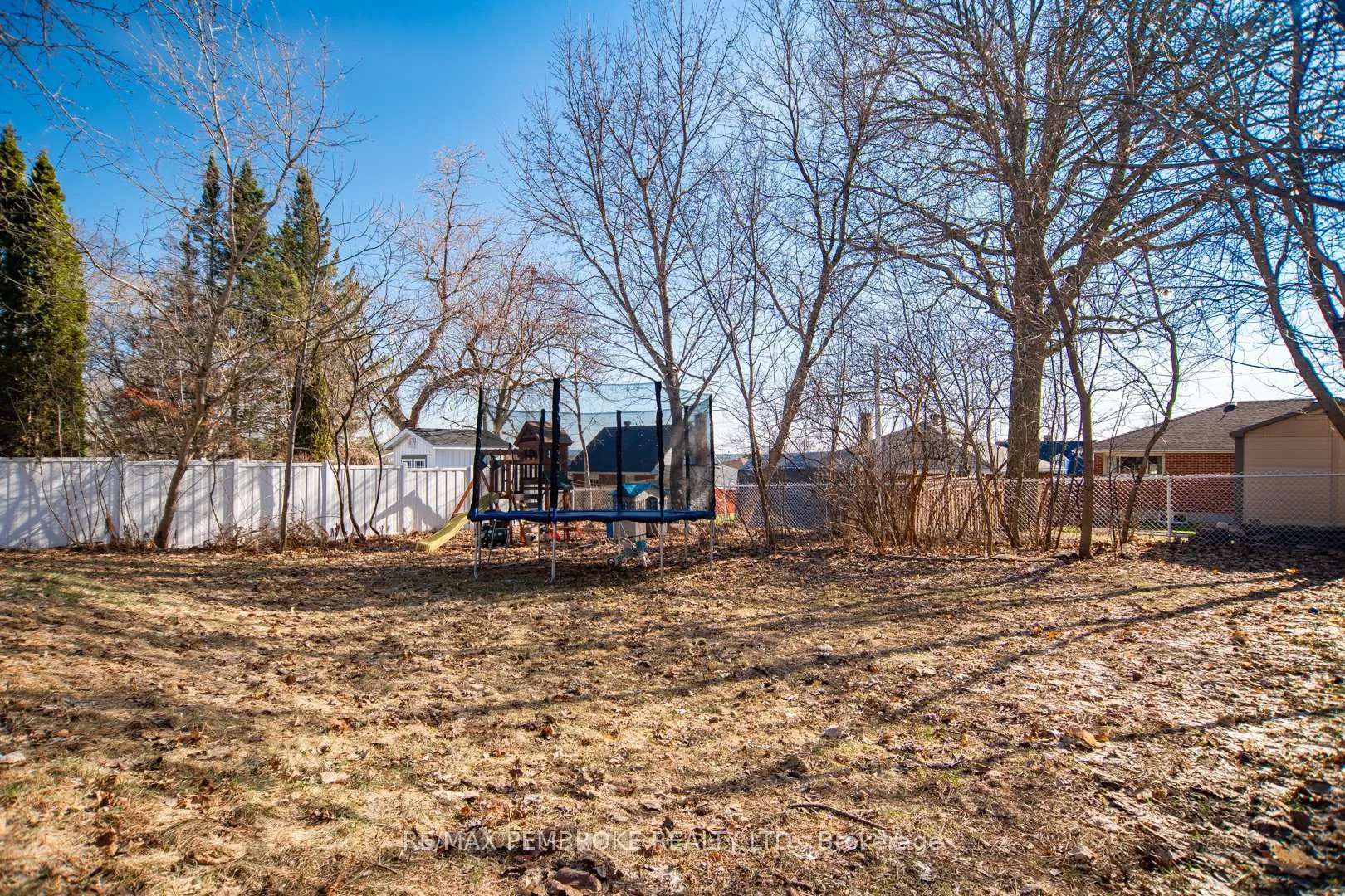 Photo 6 of 251 Broadview Drive, Pembroke — HOMEH
