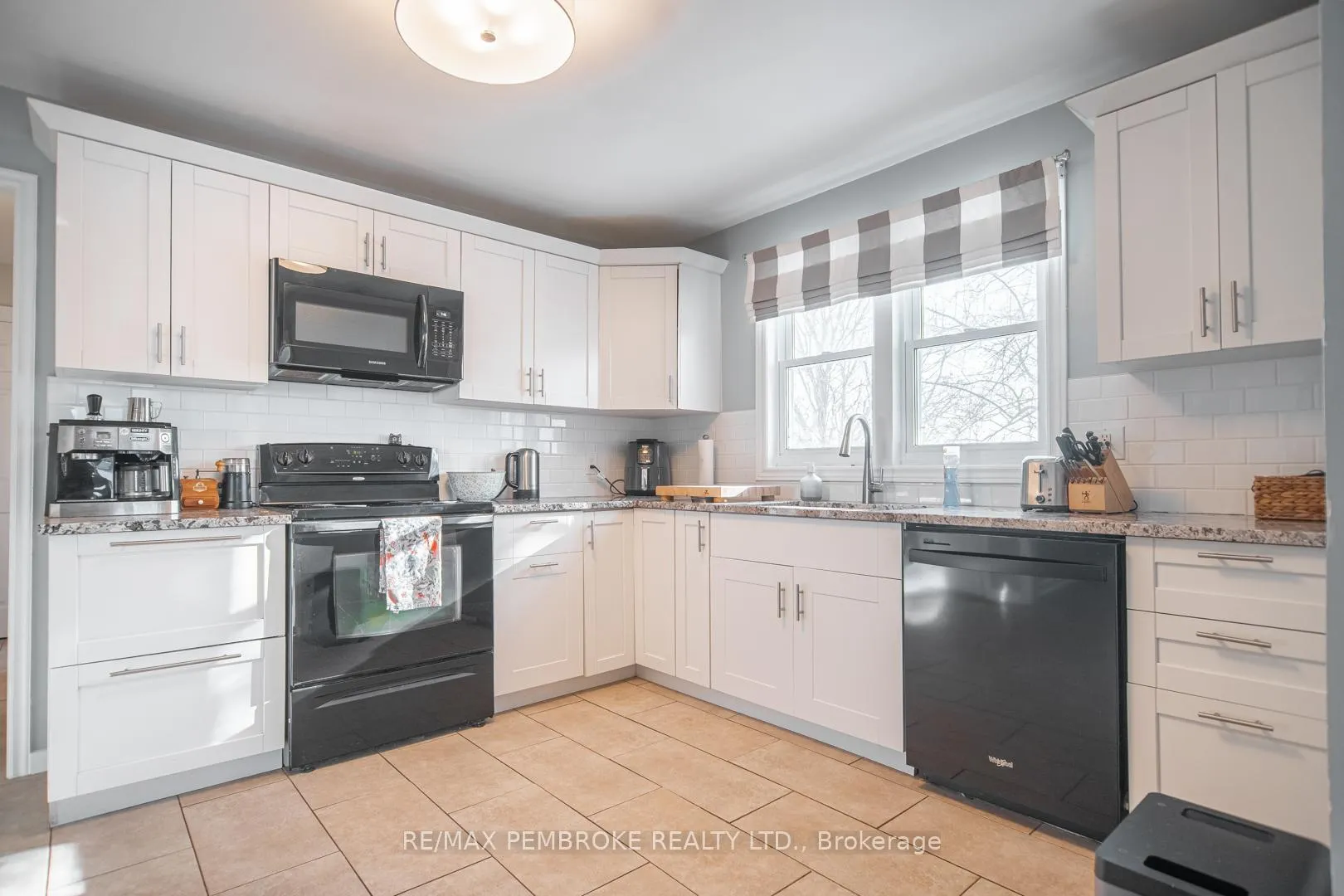 Photo 24 of 251 Broadview Drive, Pembroke — HOMEH