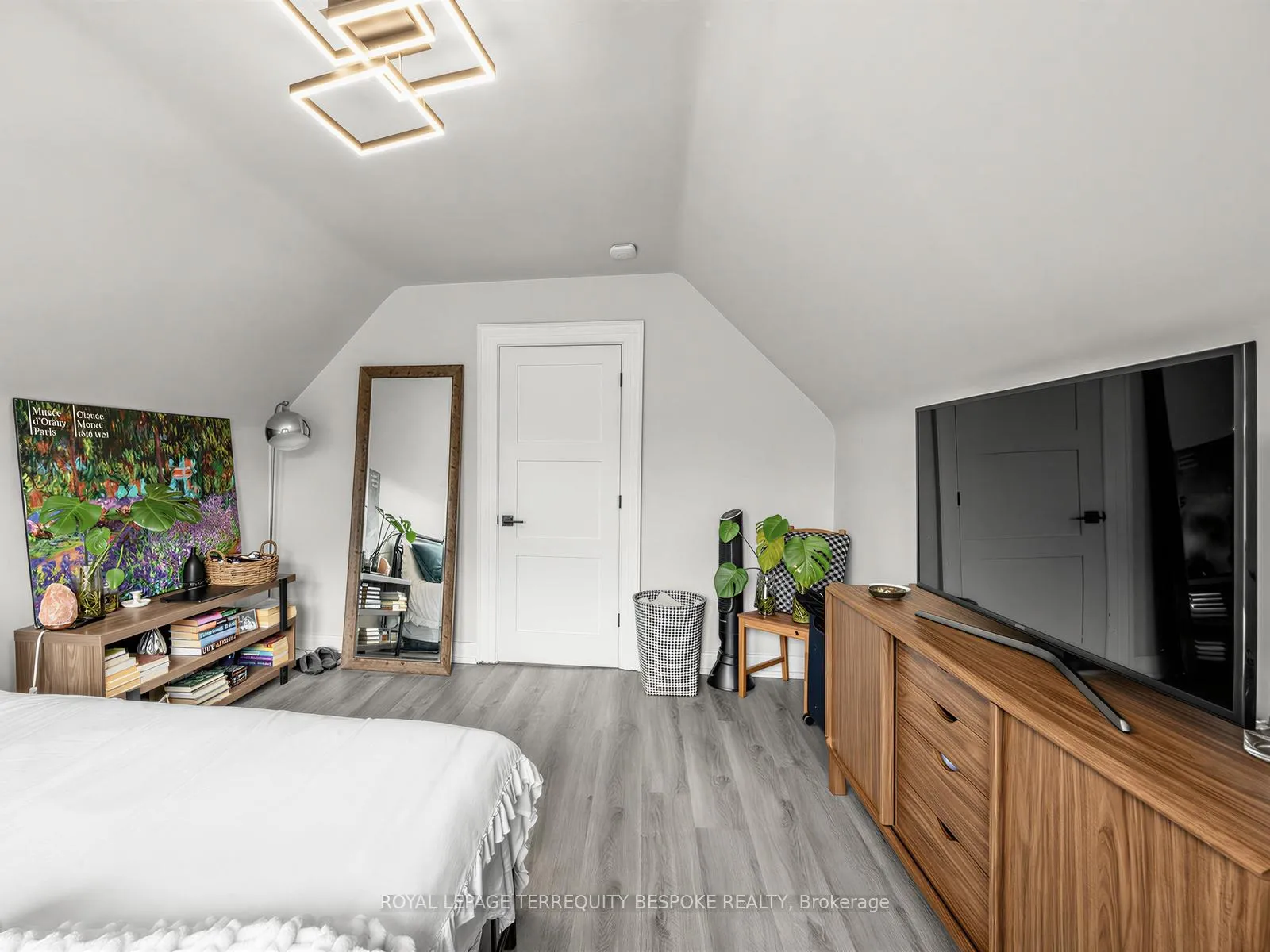 Photo 3 of Unit #4-3rd, 505 Parkside Drive, Toronto, High Park-Swansea — HOMEH