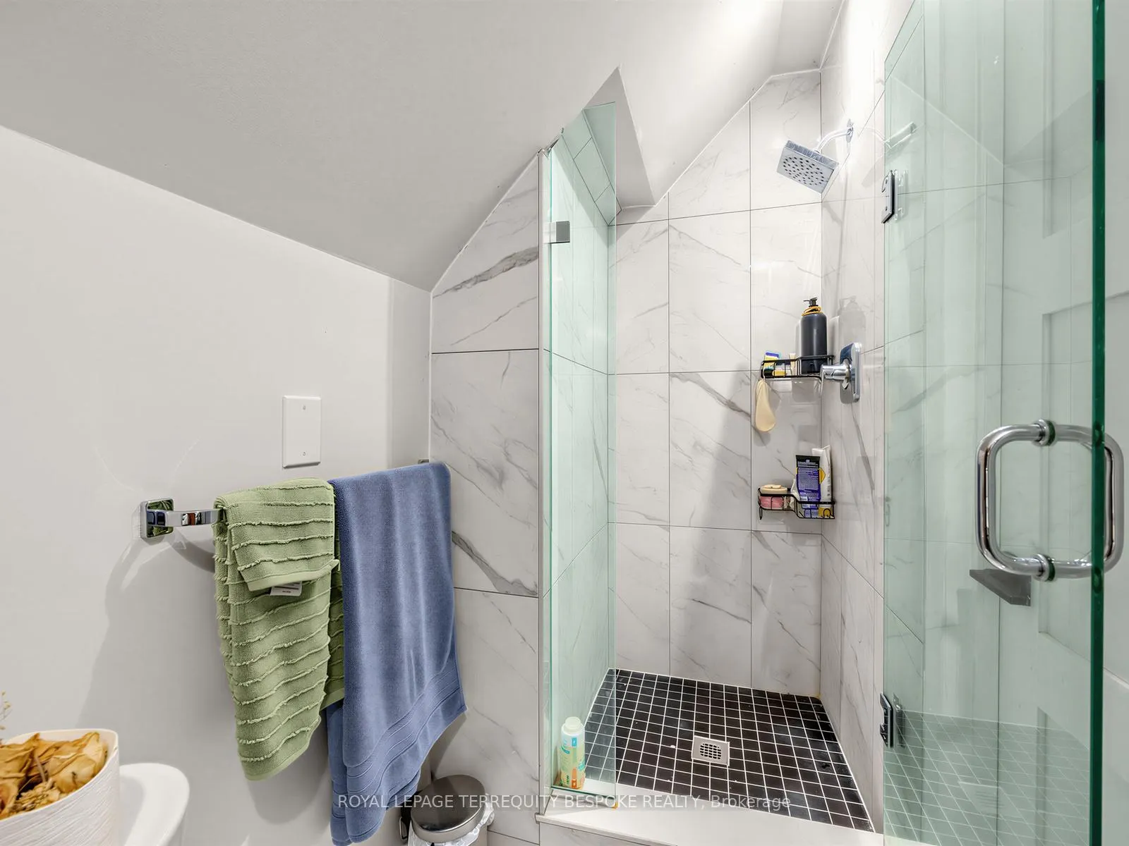Photo 7 of Unit #4-3rd, 505 Parkside Drive, Toronto, High Park-Swansea — HOMEH