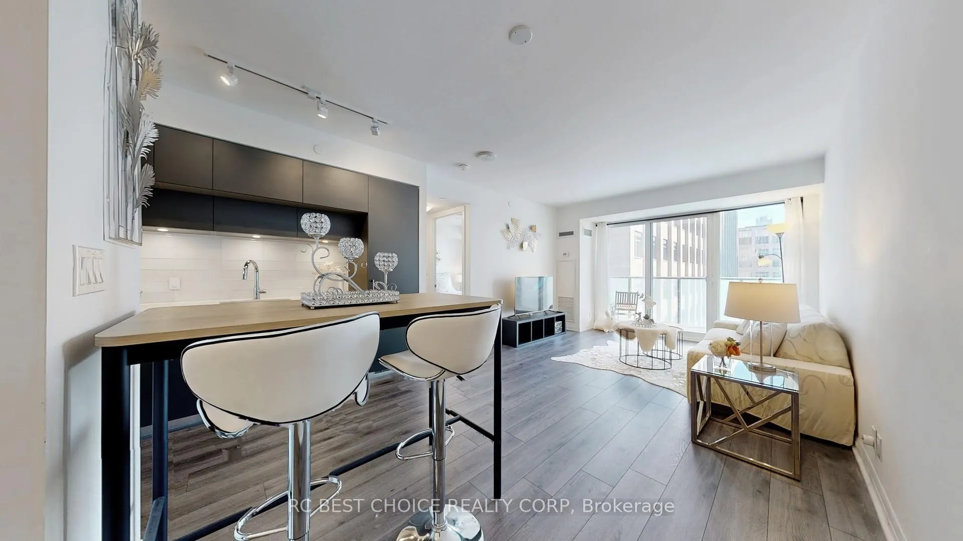 Photo 4 of Unit 1809, 99 Foxbar Road, Toronto, Yonge-St. Clair — HOMEH