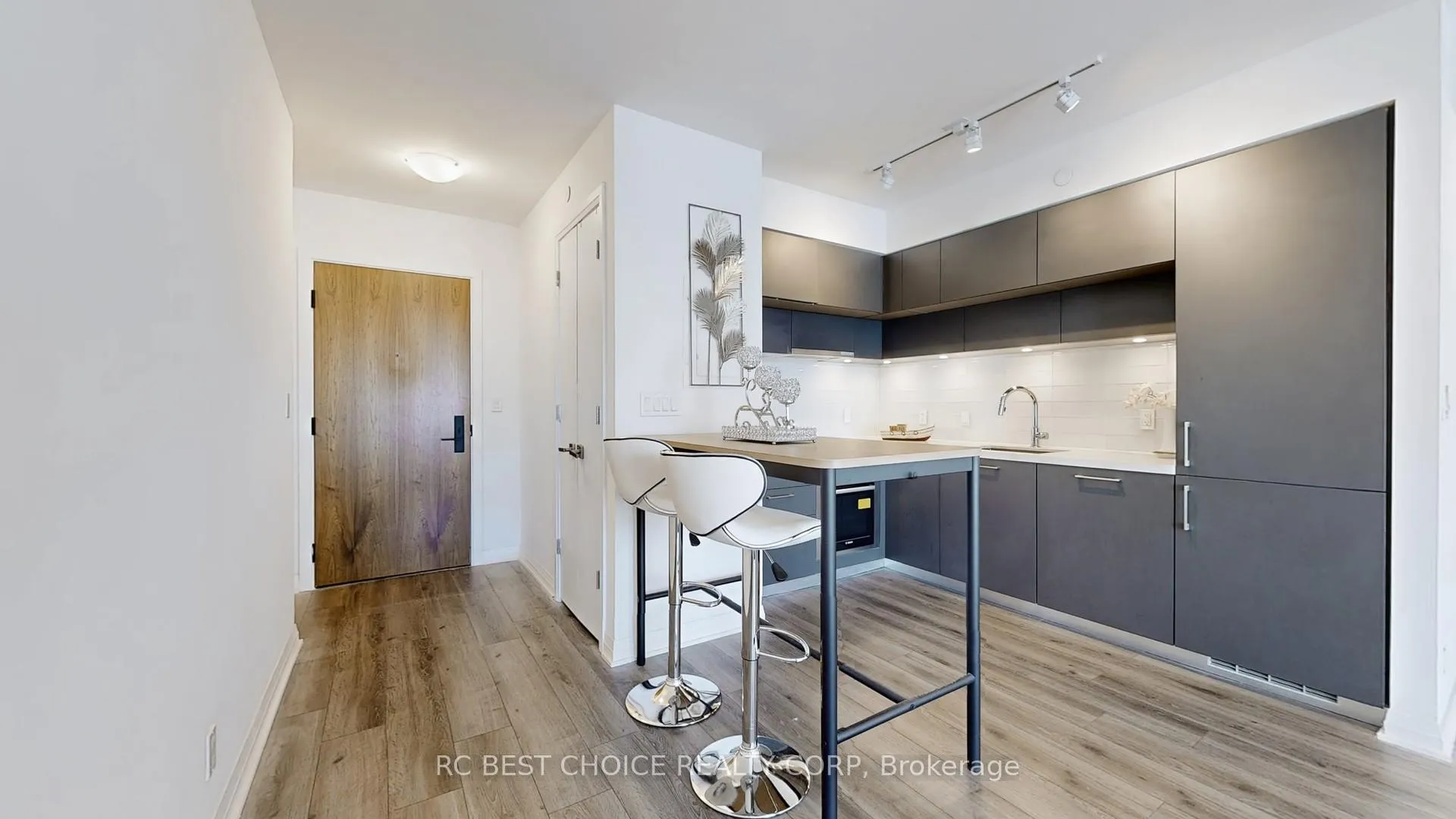 Photo 6 of Unit 1809, 99 Foxbar Road, Toronto, Yonge-St. Clair — HOMEH