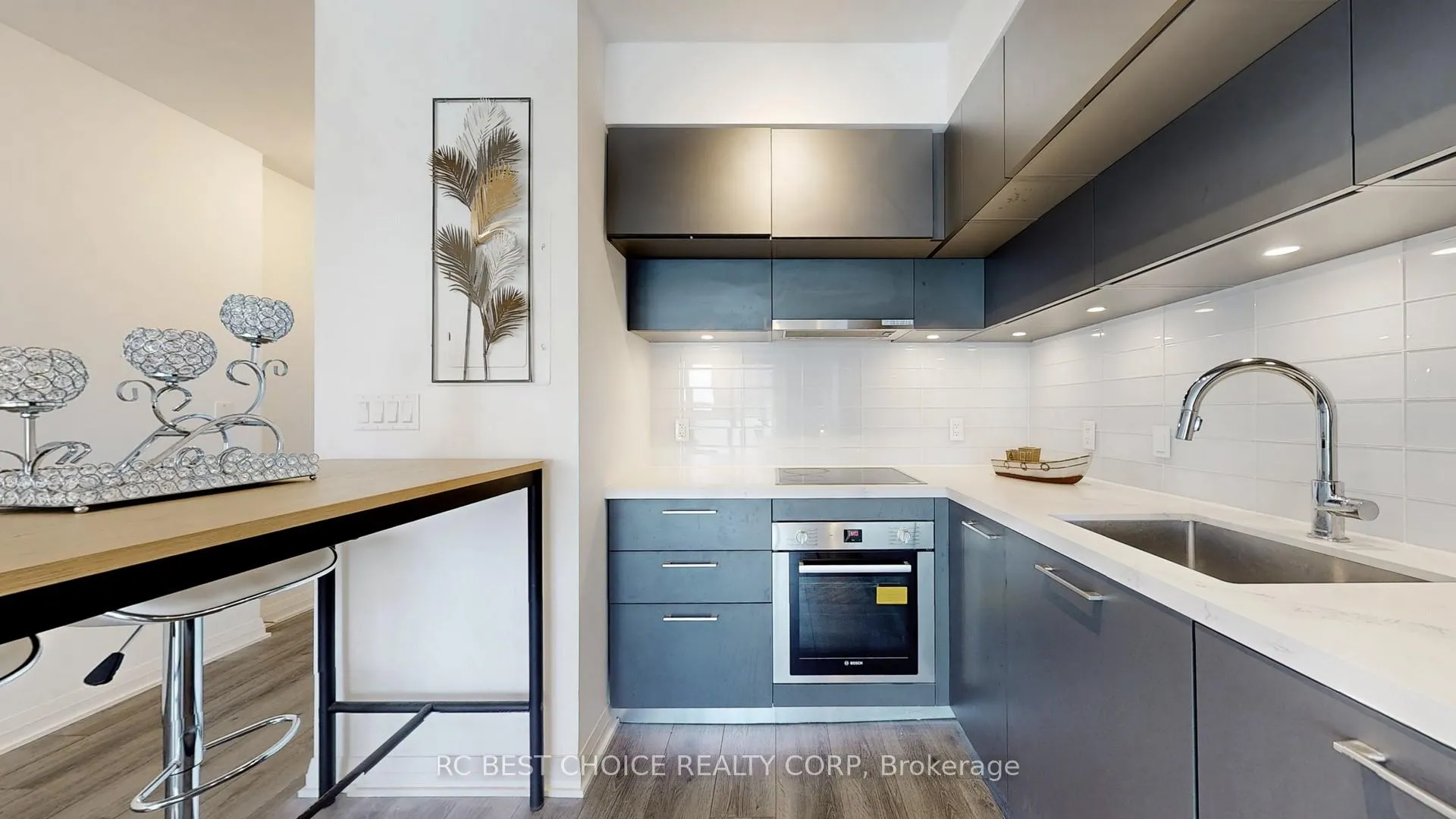 Photo 8 of Unit 1809, 99 Foxbar Road, Toronto, Yonge-St. Clair — HOMEH