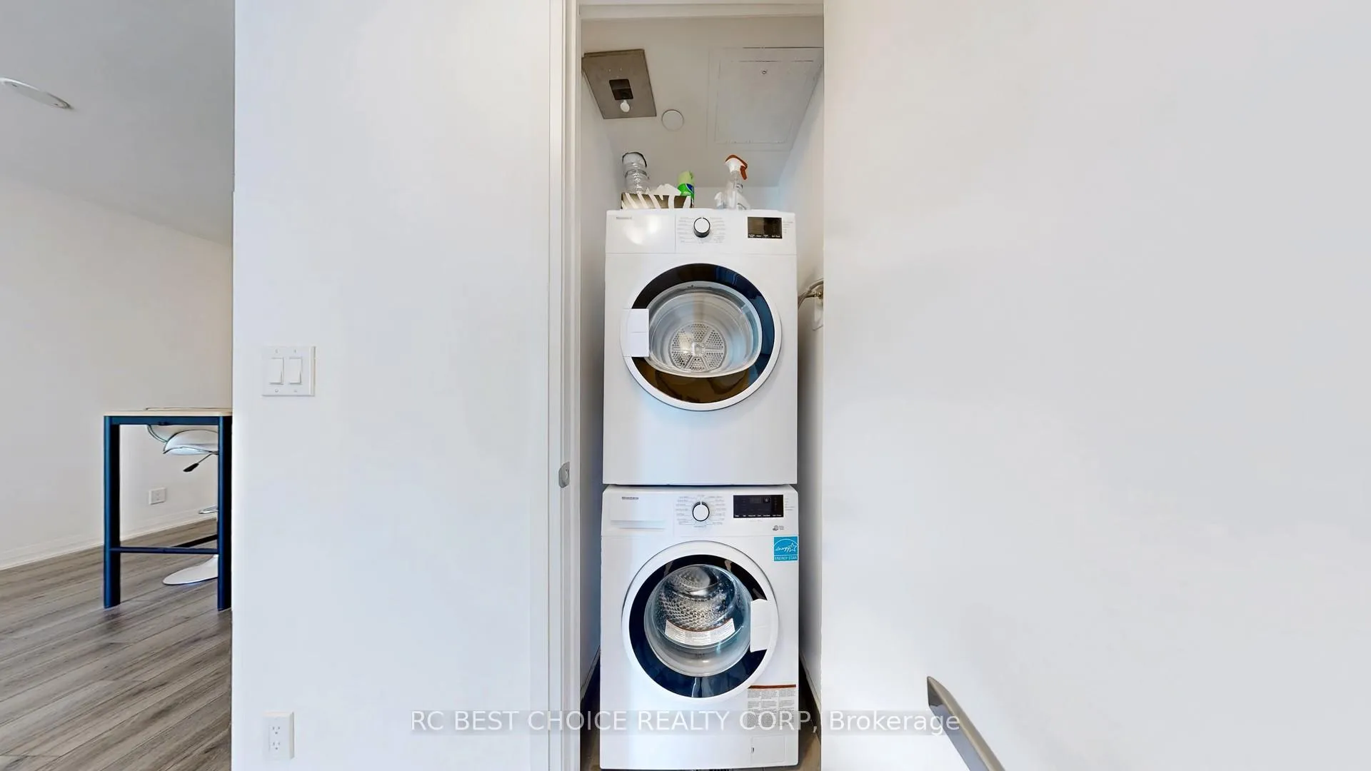 Photo 12 of Unit 1809, 99 Foxbar Road, Toronto, Yonge-St. Clair — HOMEH