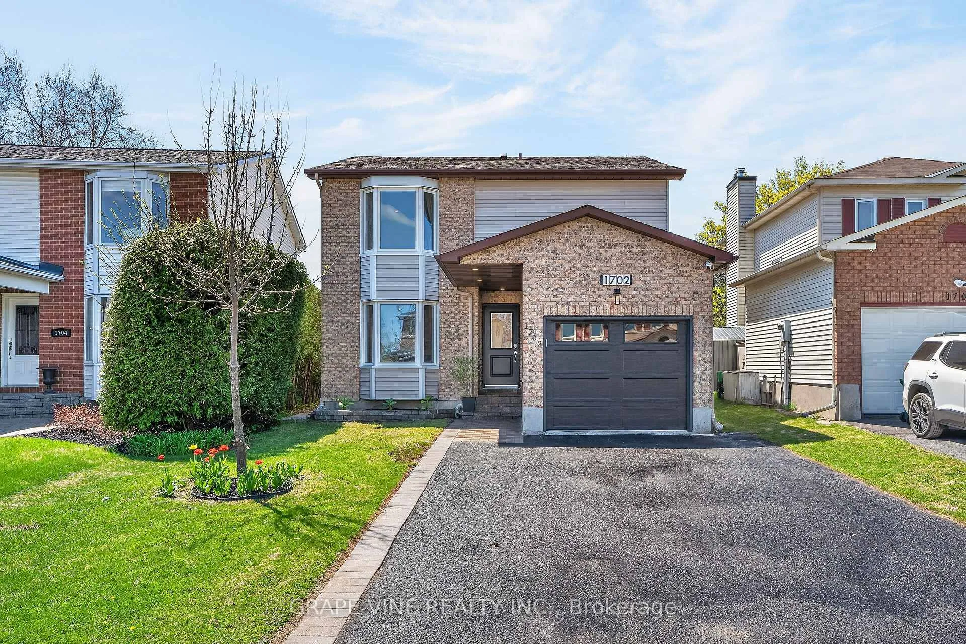 Photo 2 of 1702 Boisbriand Crescent, Ottawa, Chateauneuf — HOMEH