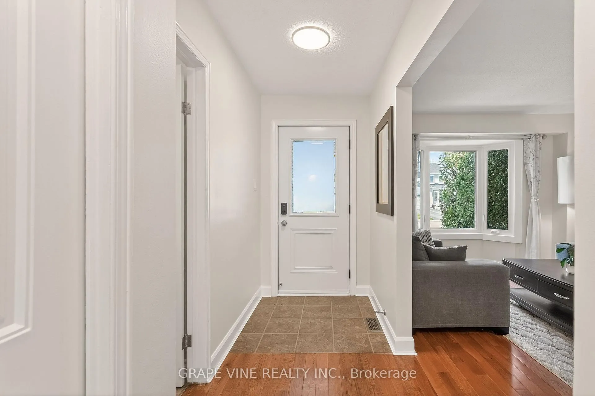 Photo 4 of 1702 Boisbriand Crescent, Ottawa, Chateauneuf — HOMEH