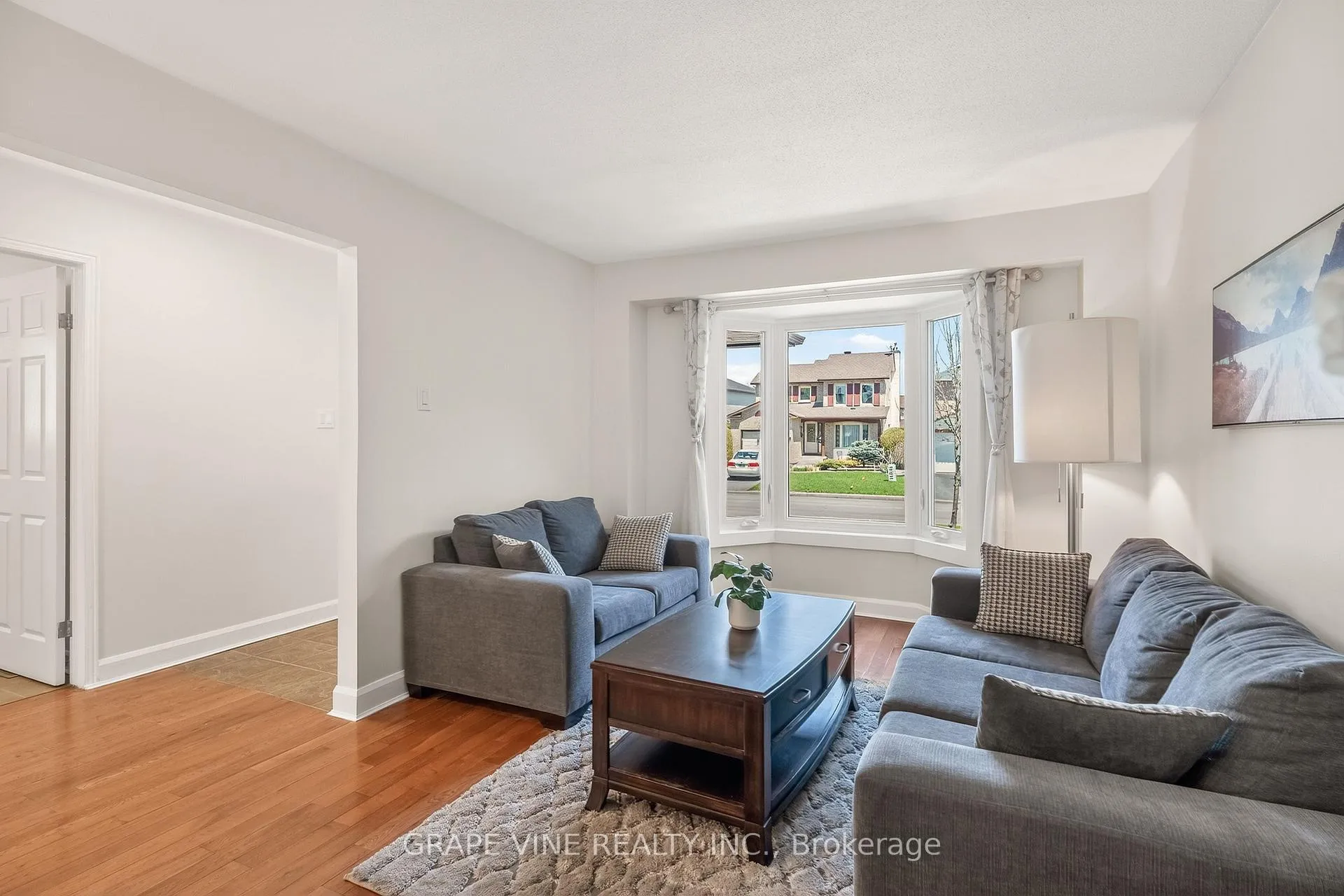 Photo 8 of 1702 Boisbriand Crescent, Ottawa, Chateauneuf — HOMEH