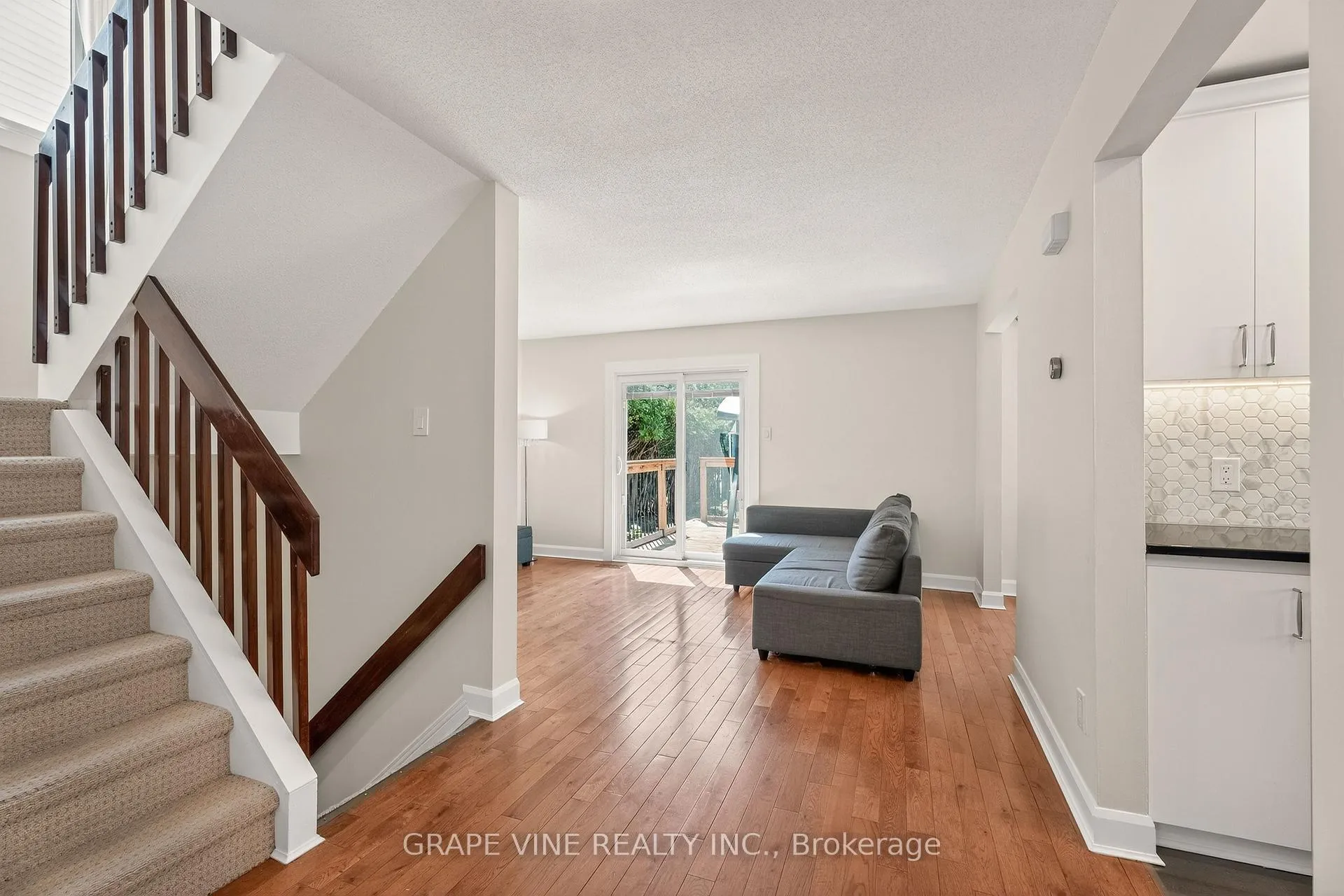 Photo 11 of 1702 Boisbriand Crescent, Ottawa, Chateauneuf — HOMEH