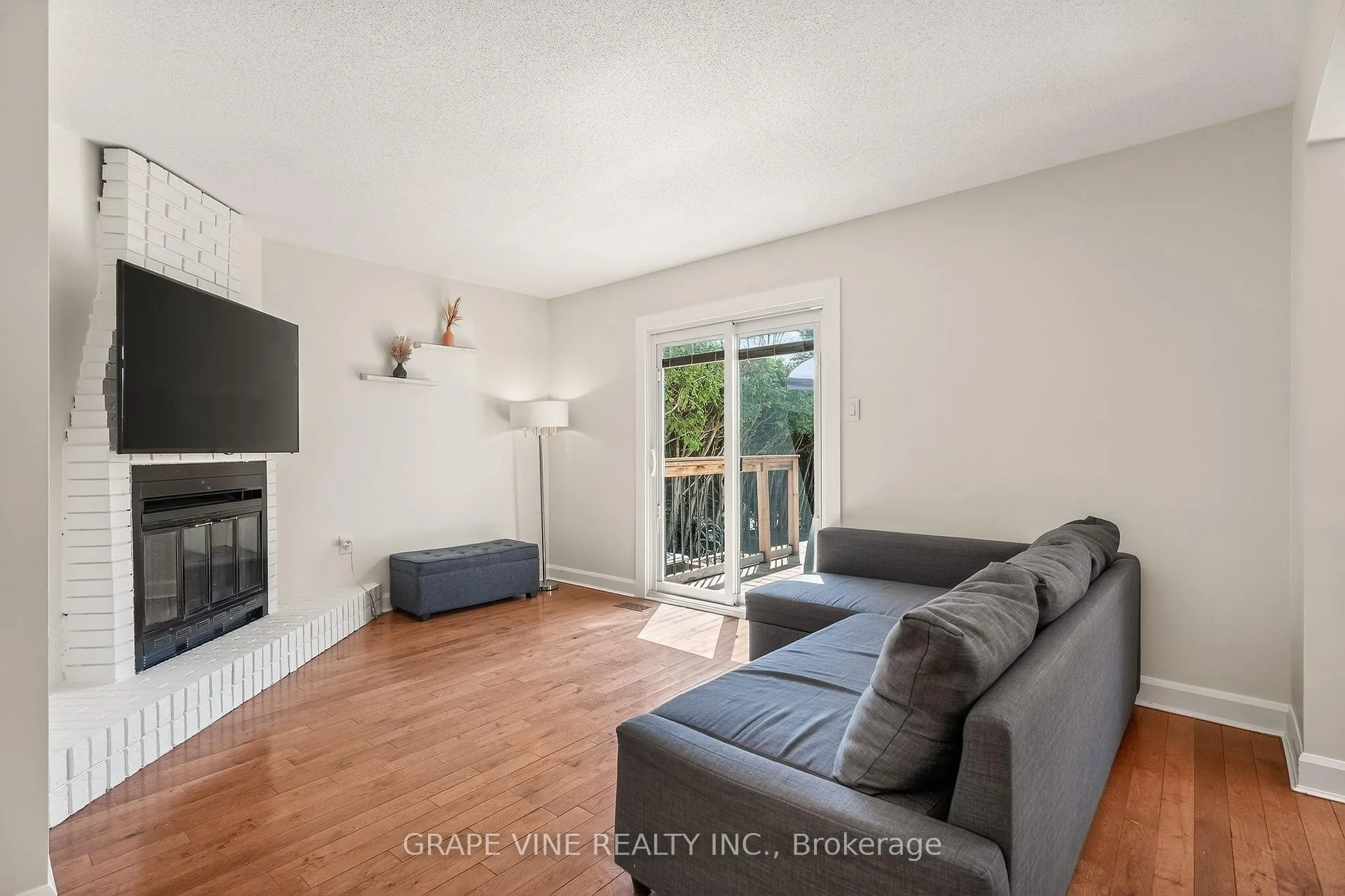 Photo 12 of 1702 Boisbriand Crescent, Ottawa, Chateauneuf — HOMEH