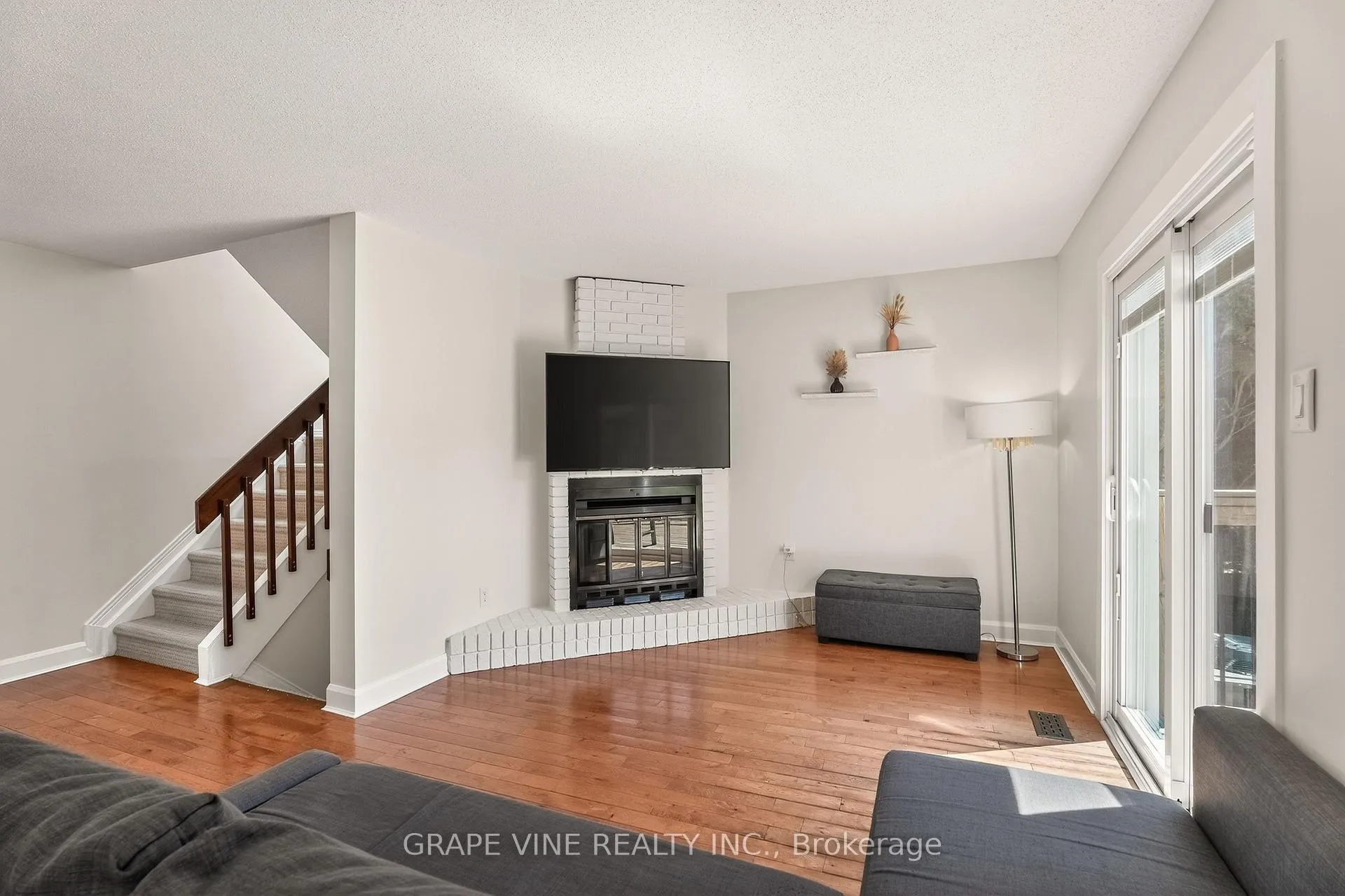 Photo 13 of 1702 Boisbriand Crescent, Ottawa, Chateauneuf — HOMEH