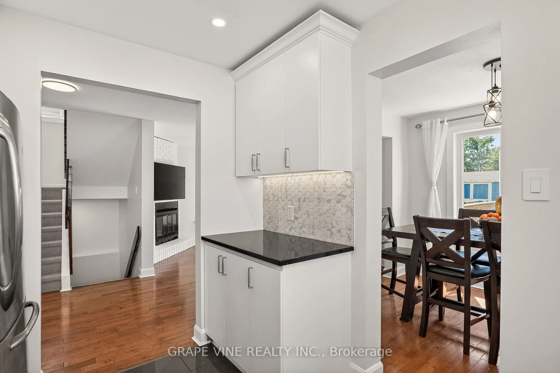 Photo 17 of 1702 Boisbriand Crescent, Ottawa, Chateauneuf — HOMEH
