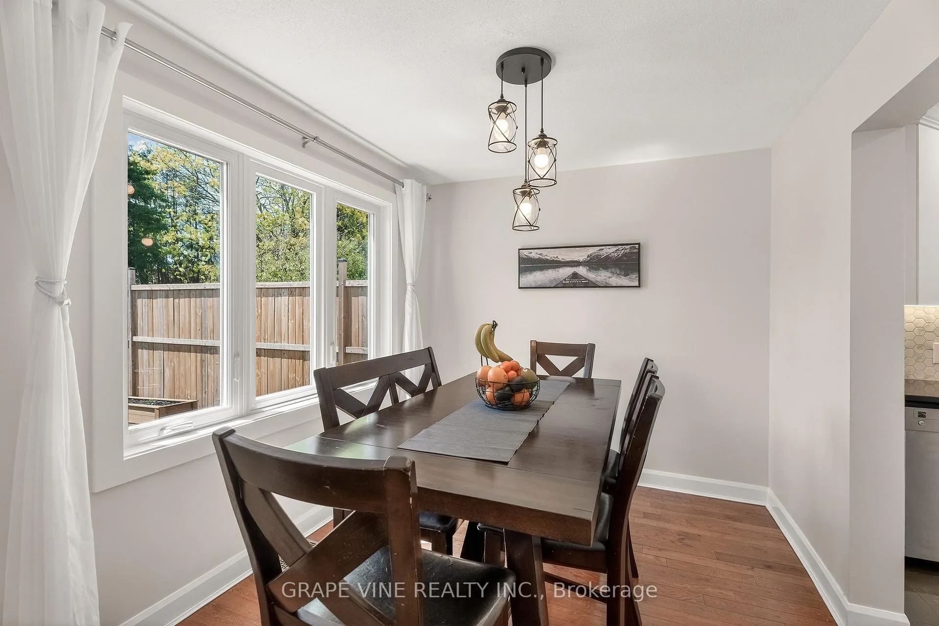 Photo 18 of 1702 Boisbriand Crescent, Ottawa, Chateauneuf — HOMEH