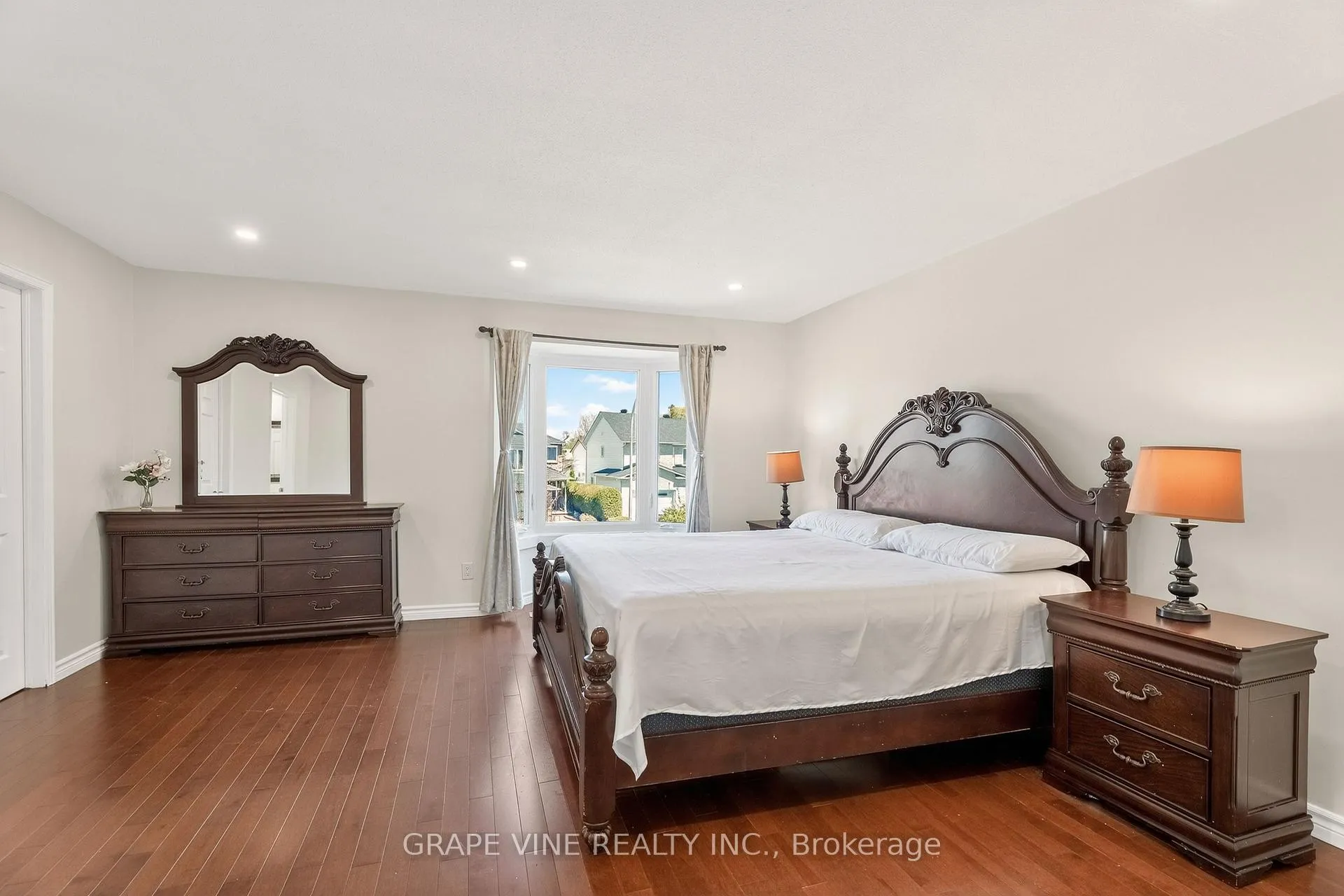 Photo 21 of 1702 Boisbriand Crescent, Ottawa, Chateauneuf — HOMEH