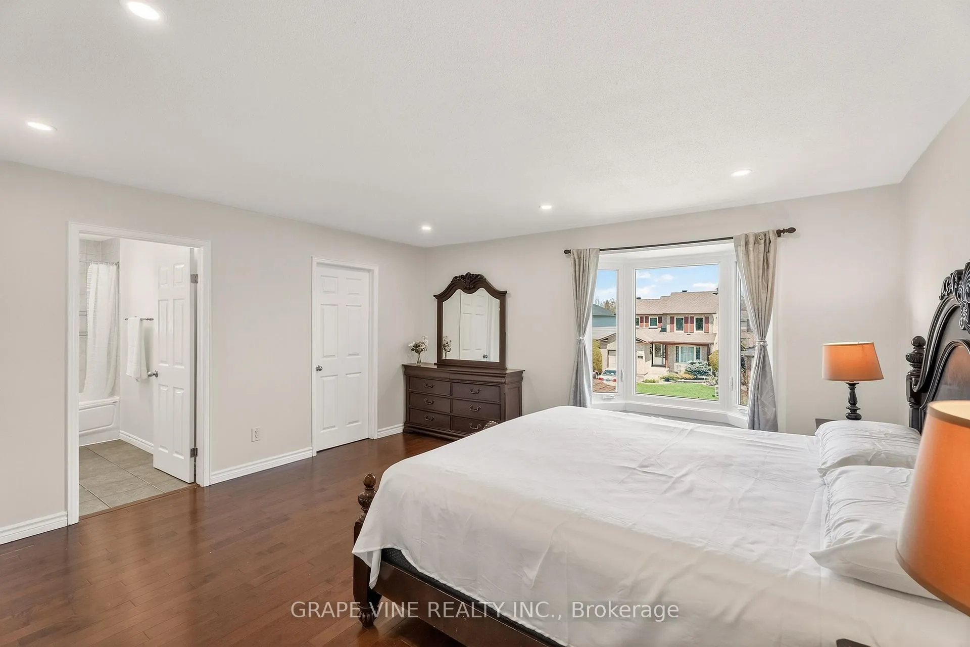 Photo 22 of 1702 Boisbriand Crescent, Ottawa, Chateauneuf — HOMEH