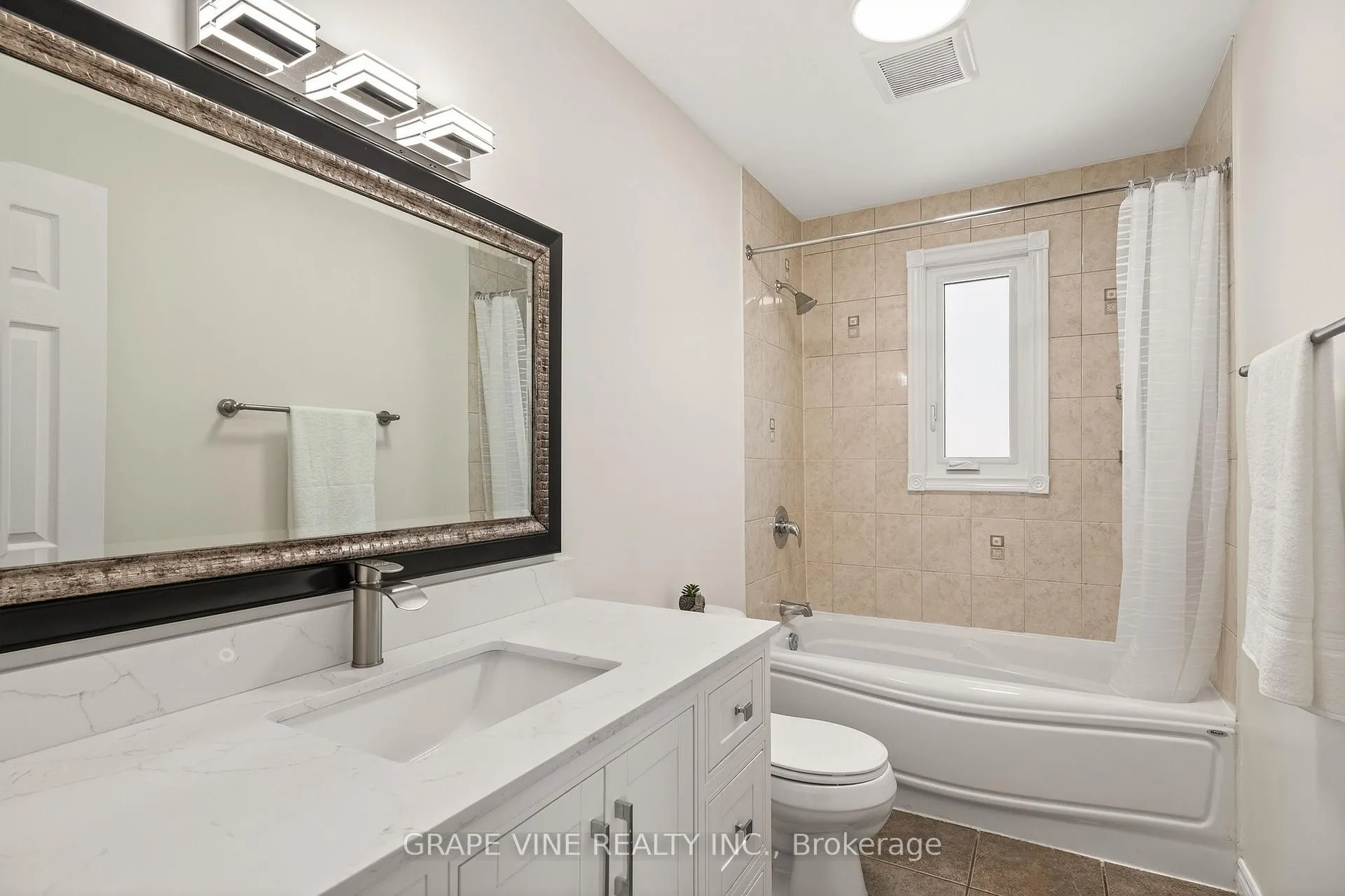 Photo 24 of 1702 Boisbriand Crescent, Ottawa, Chateauneuf — HOMEH