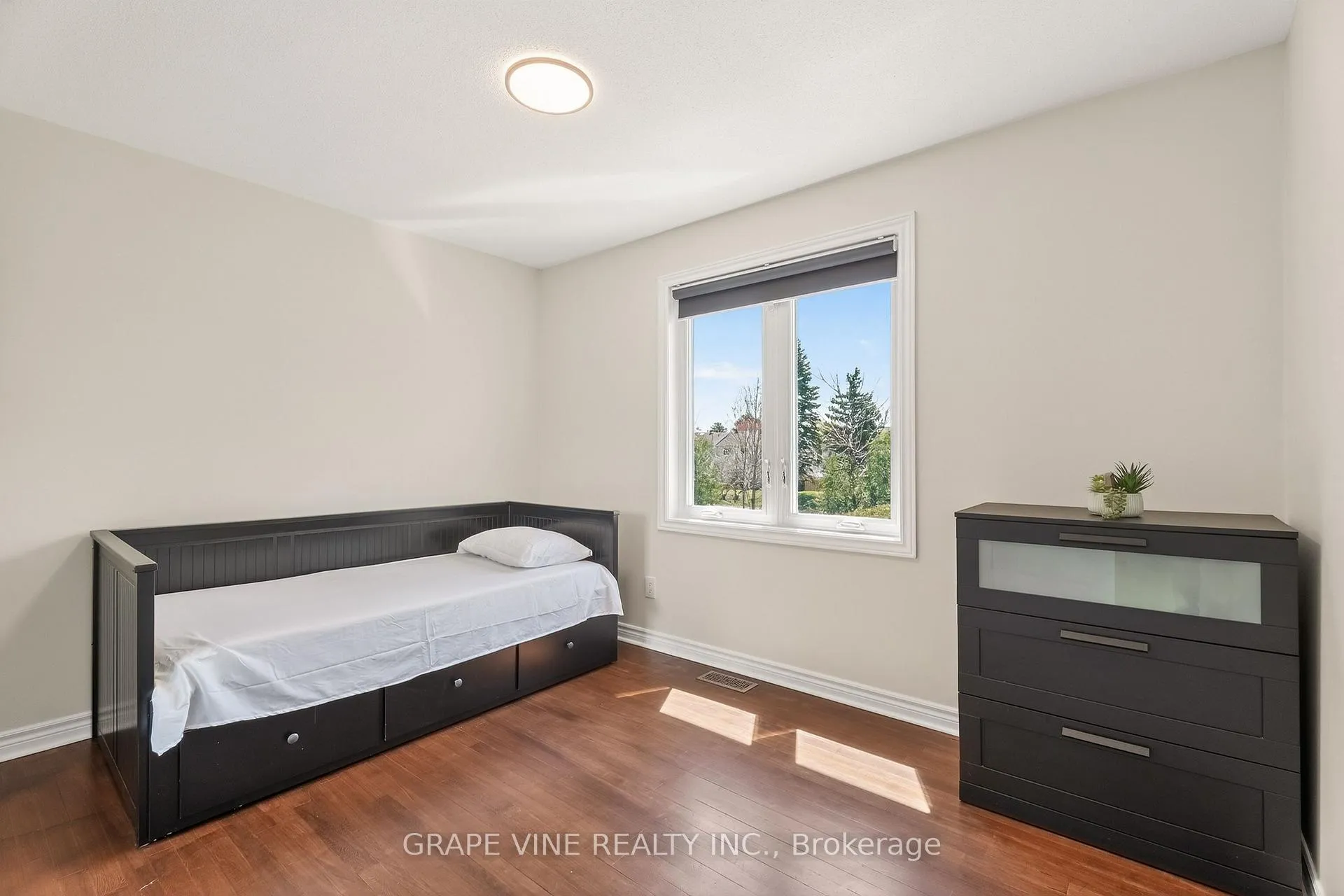 Photo 26 of 1702 Boisbriand Crescent, Ottawa, Chateauneuf — HOMEH