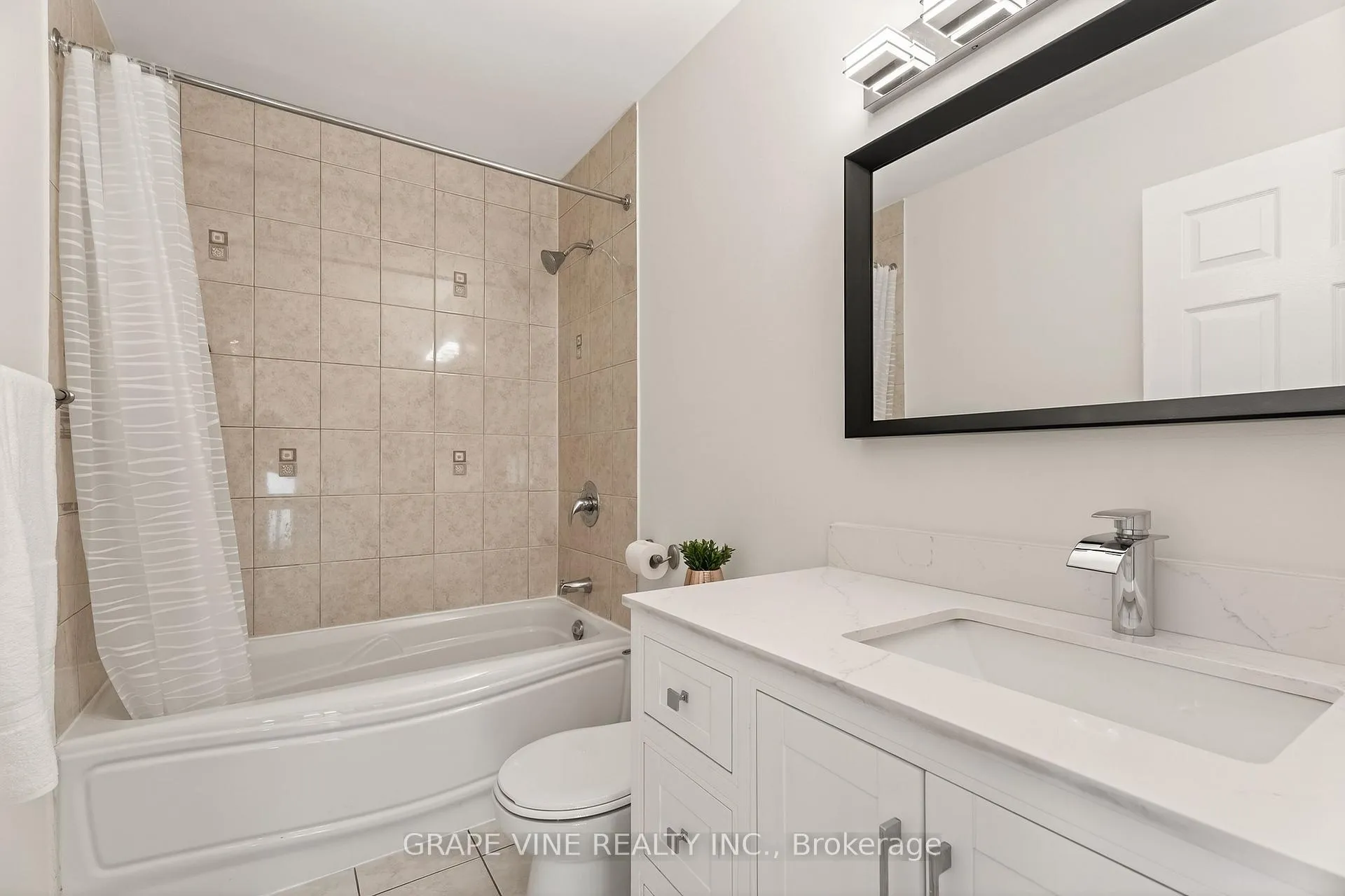 Photo 28 of 1702 Boisbriand Crescent, Ottawa, Chateauneuf — HOMEH