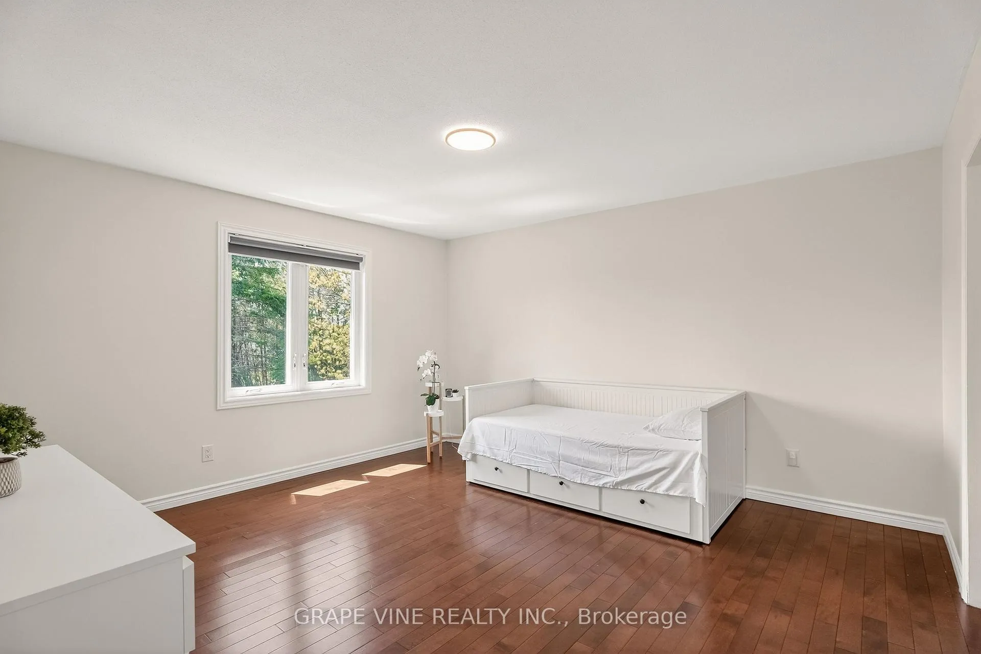 Photo 29 of 1702 Boisbriand Crescent, Ottawa, Chateauneuf — HOMEH