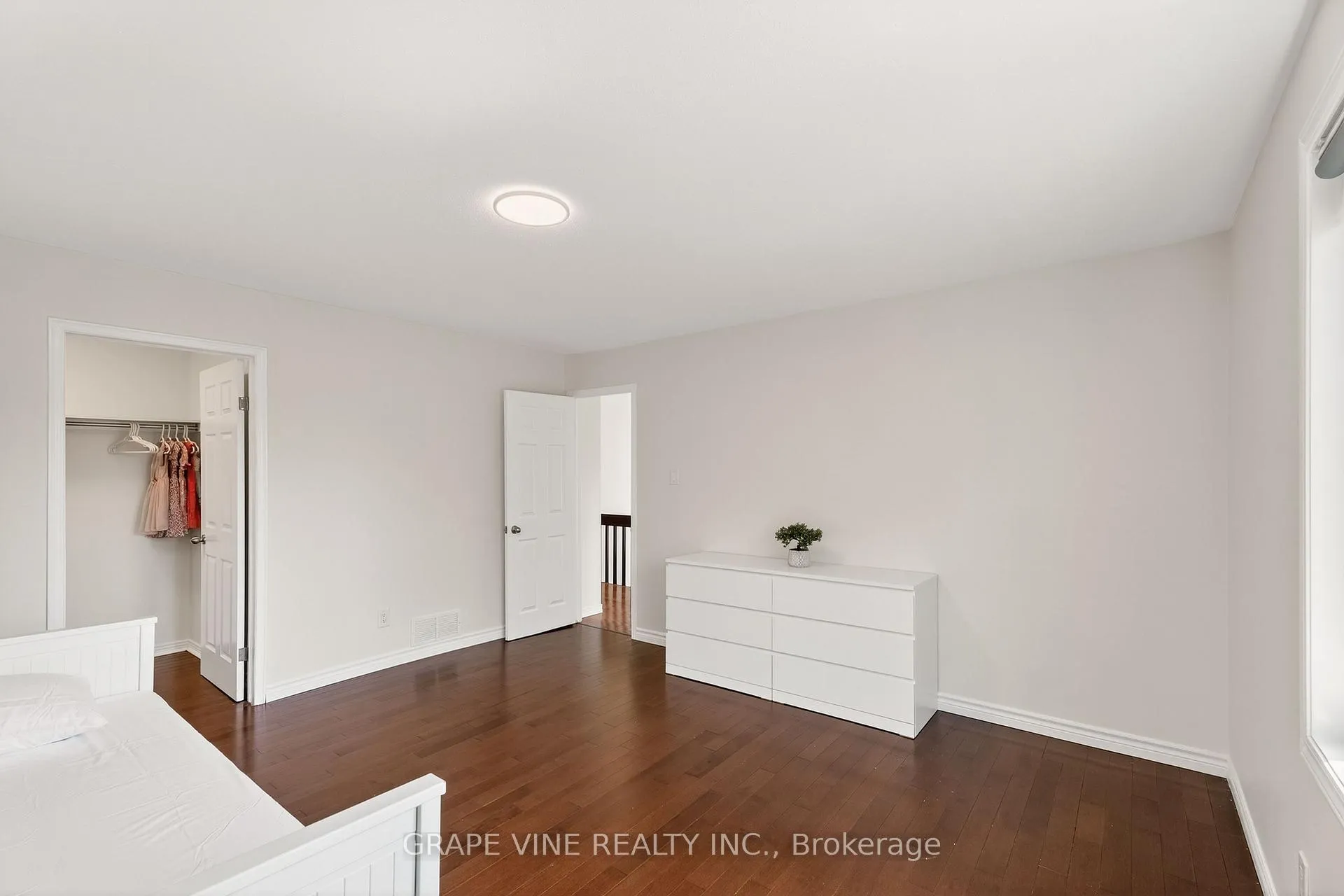 Photo 30 of 1702 Boisbriand Crescent, Ottawa, Chateauneuf — HOMEH