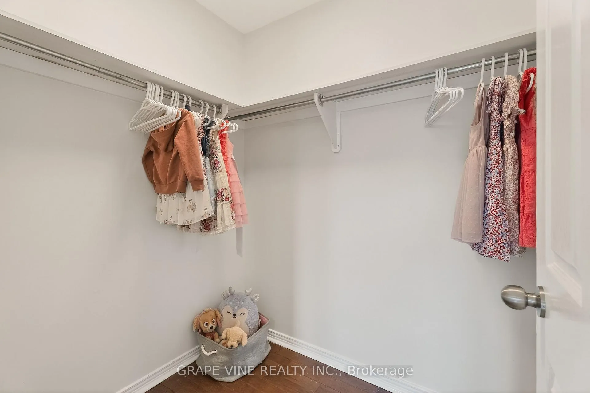 Photo 31 of 1702 Boisbriand Crescent, Ottawa, Chateauneuf — HOMEH