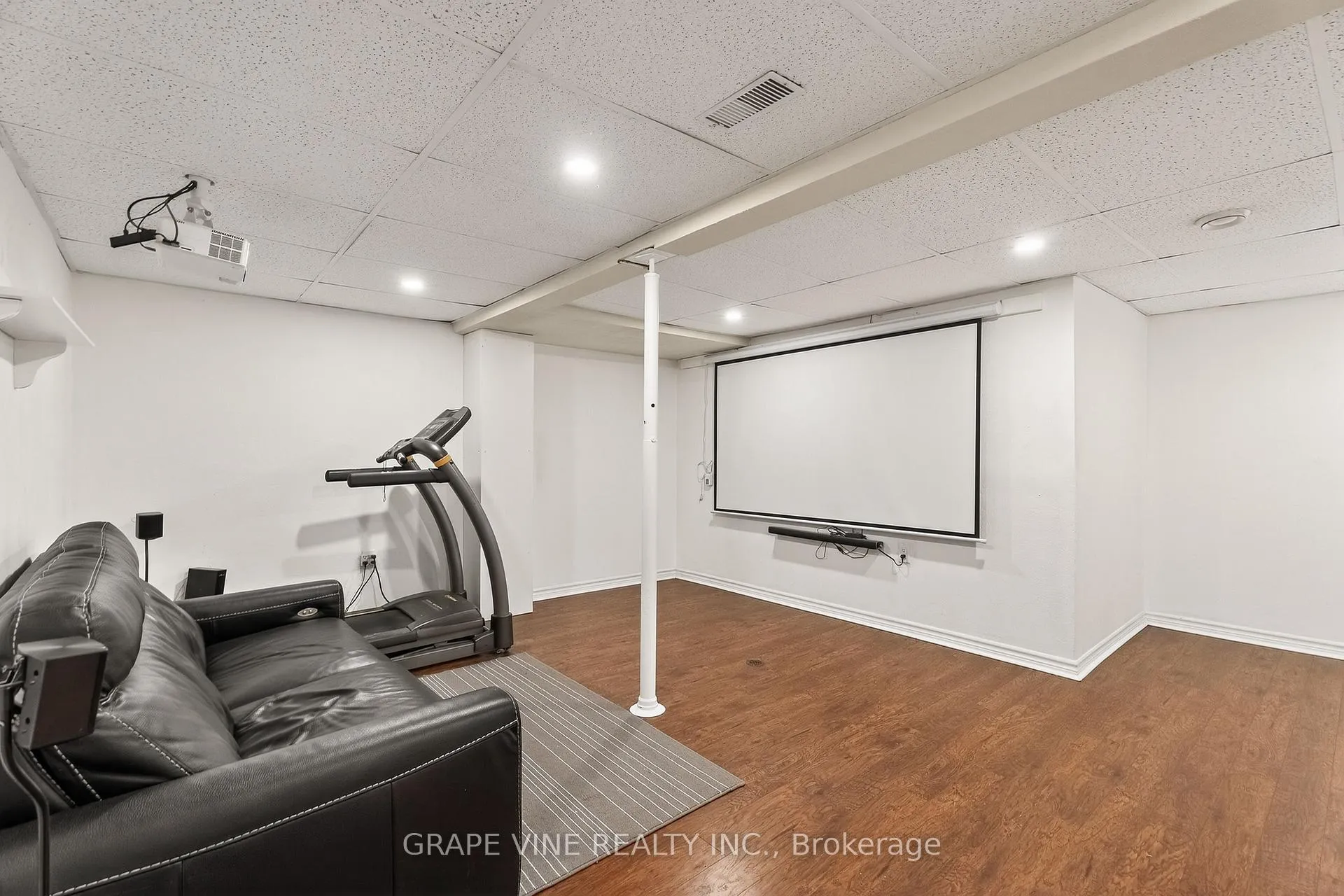 Photo 32 of 1702 Boisbriand Crescent, Ottawa, Chateauneuf — HOMEH