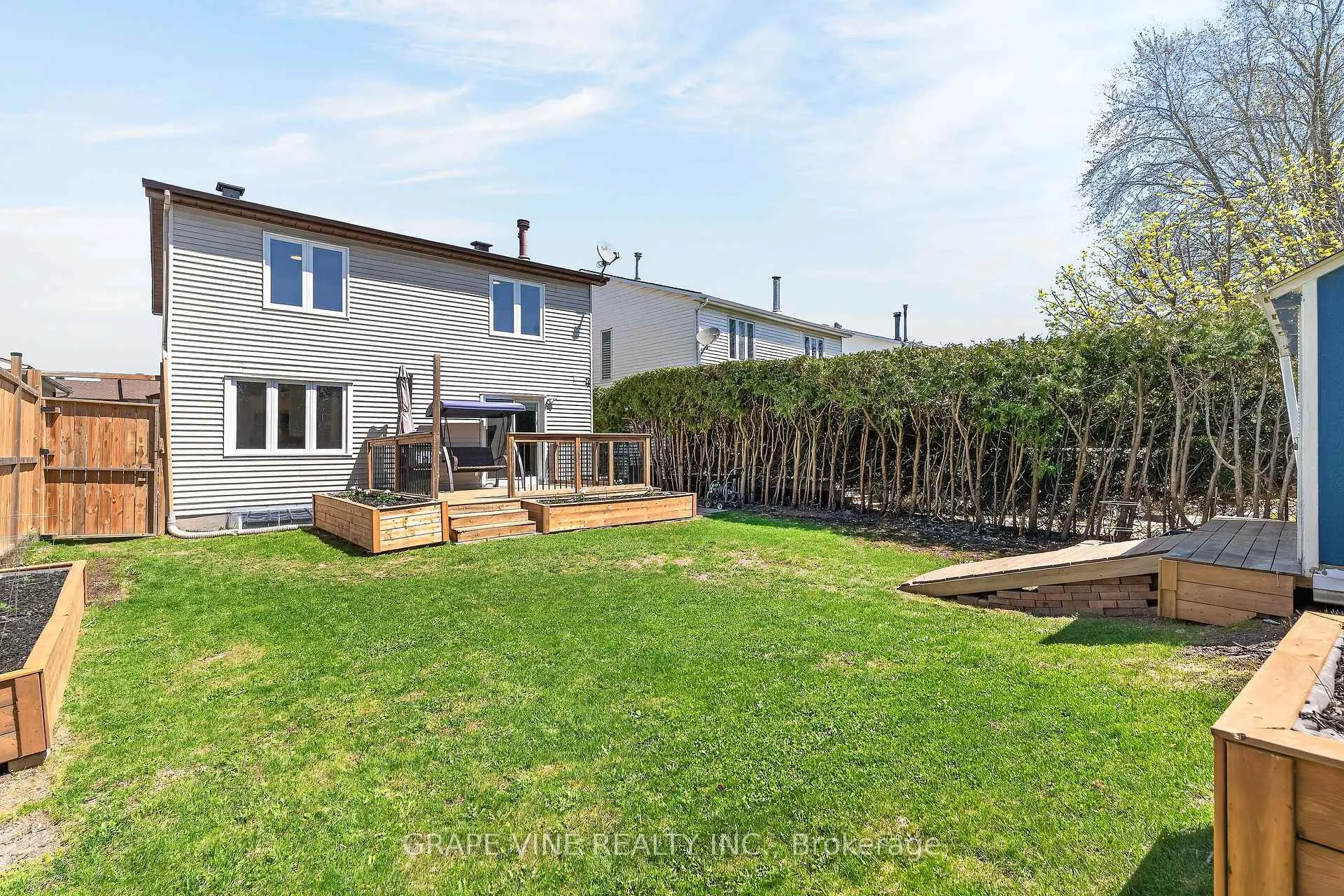 Photo 37 of 1702 Boisbriand Crescent, Ottawa, Chateauneuf — HOMEH