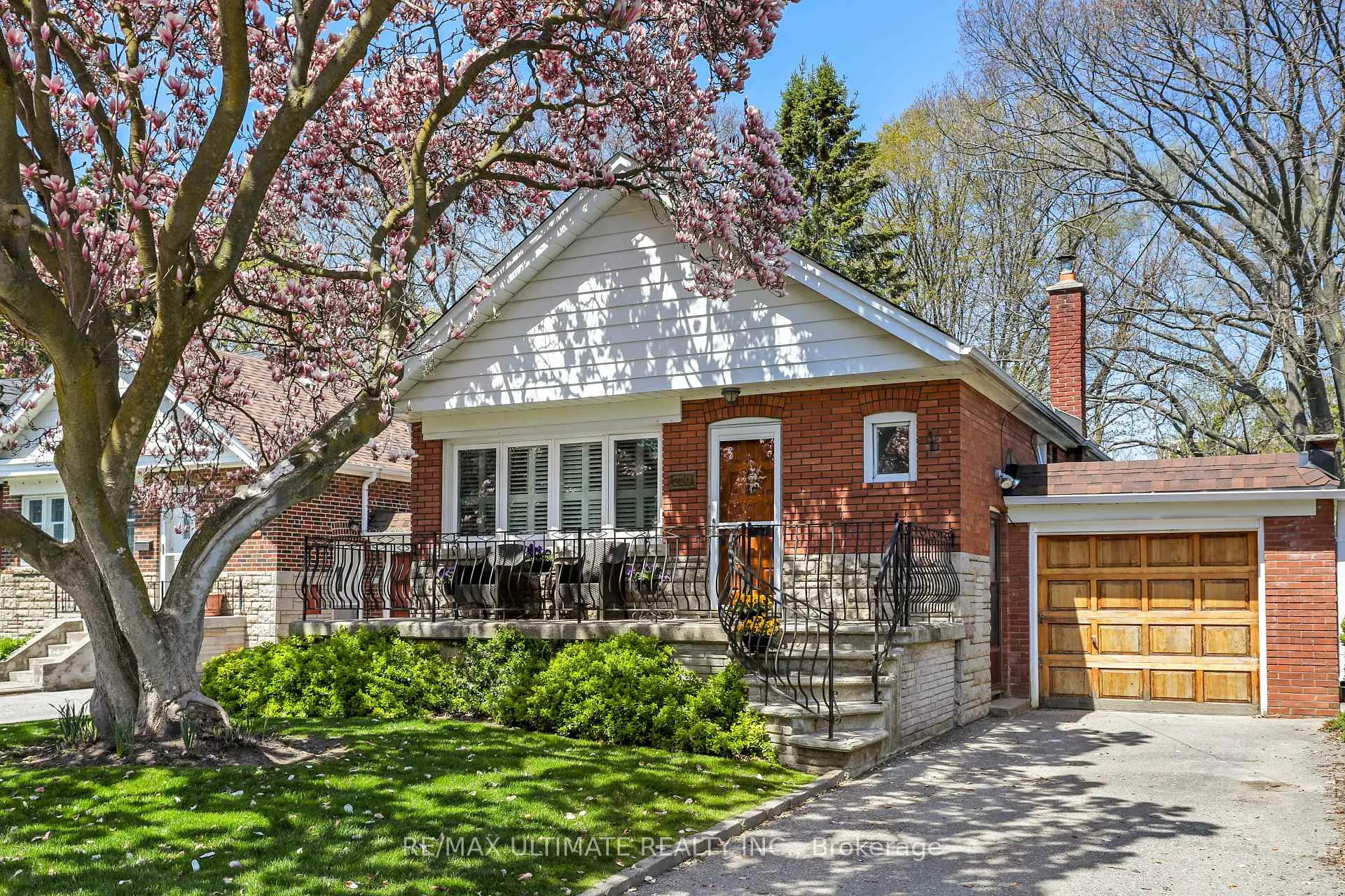 Photo 1 of 220 Parkview Hill Crescent, Toronto, O'Connor-Parkview — HOMEH