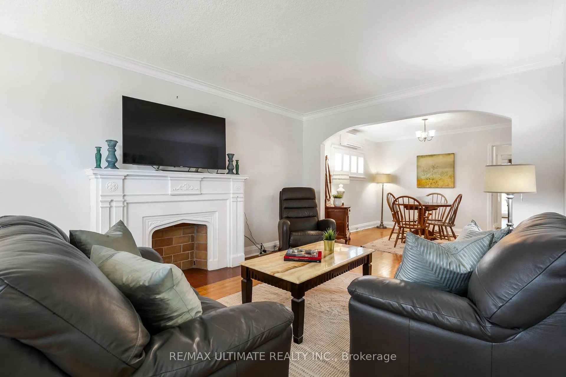 Photo 2 of 220 Parkview Hill Crescent, Toronto, O'Connor-Parkview — HOMEH