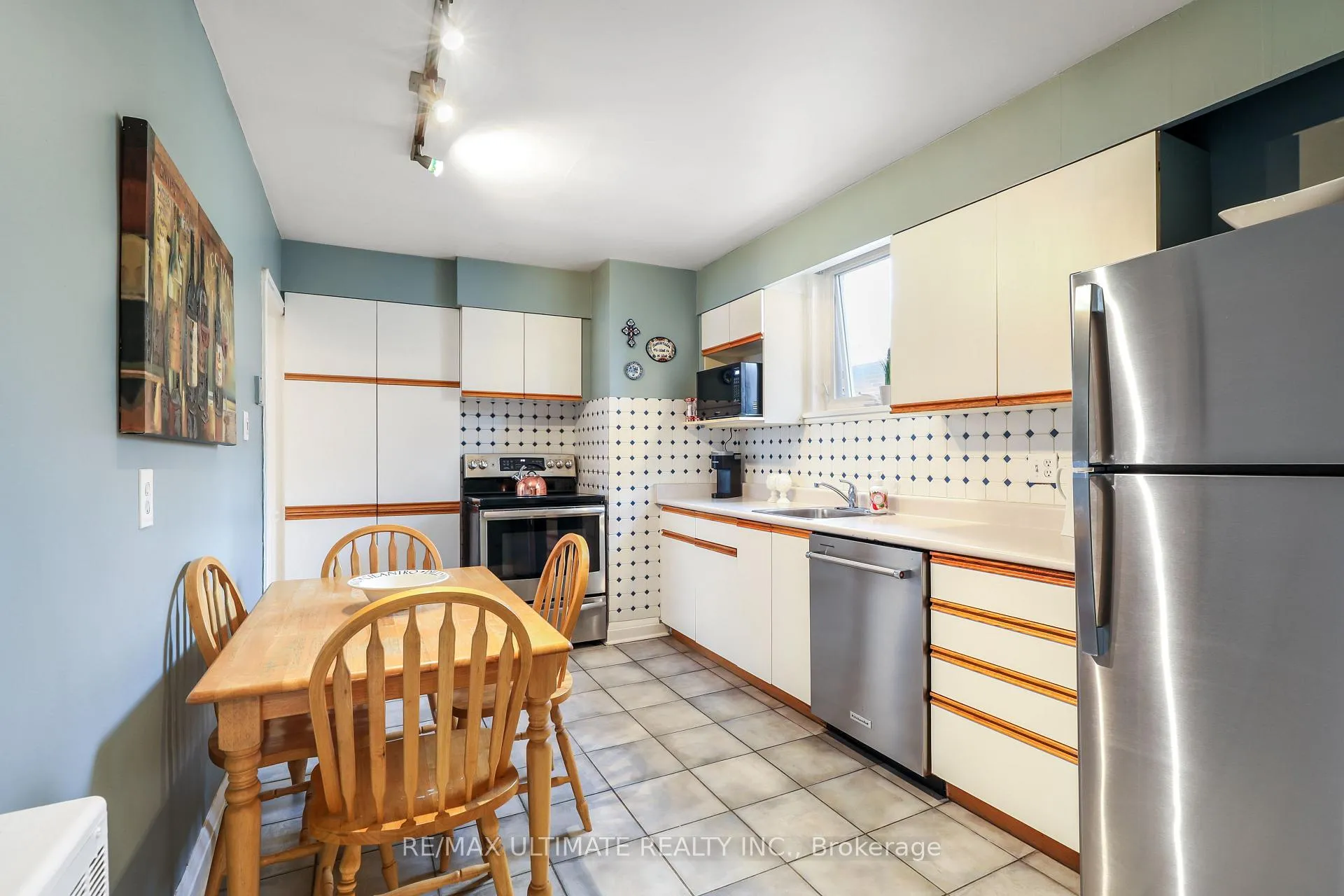 Photo 7 of 220 Parkview Hill Crescent, Toronto, O'Connor-Parkview — HOMEH