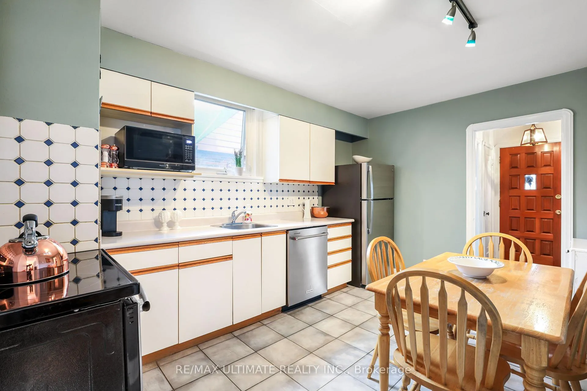 Photo 8 of 220 Parkview Hill Crescent, Toronto, O'Connor-Parkview — HOMEH
