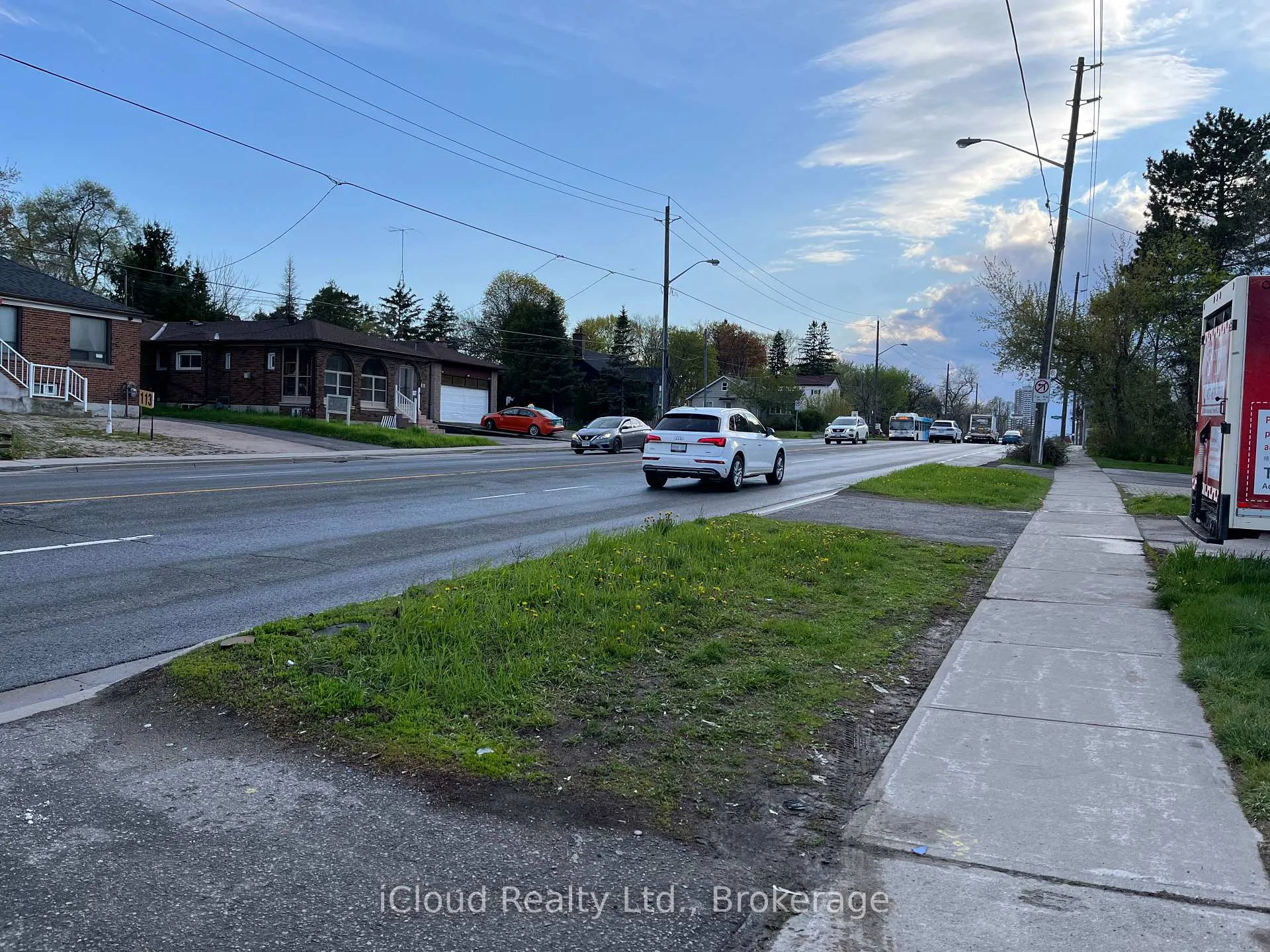 Photo 3 of Unit A (Lower Level), 104 Steeles Avenue, Markham, Grandview — HOMEH