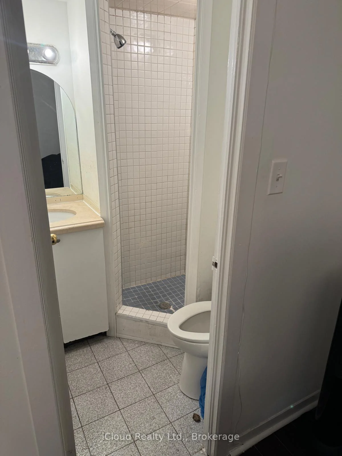 Photo 15 of Unit A (Lower Level), 104 Steeles Avenue, Markham, Grandview — HOMEH