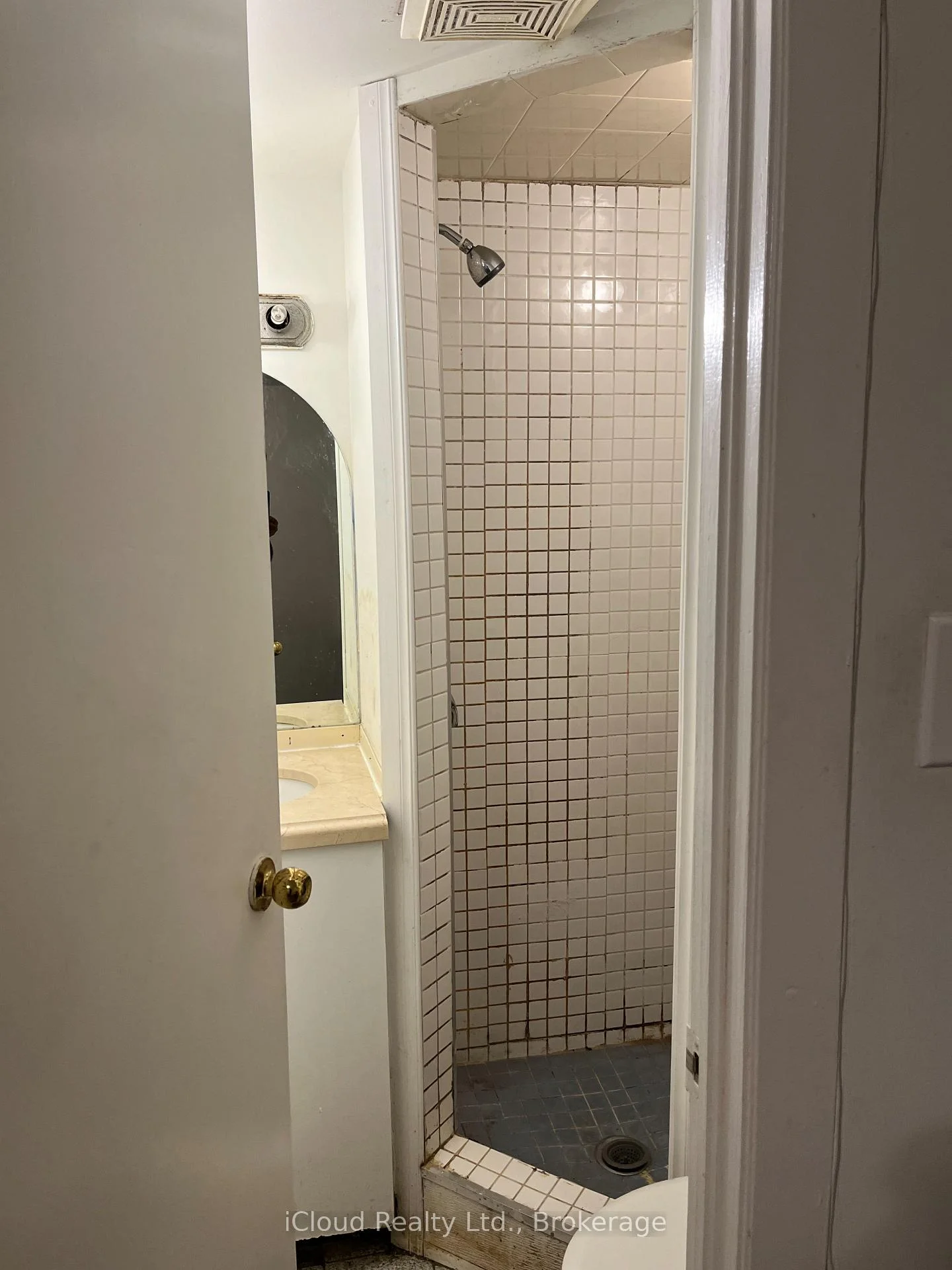 Photo 19 of Unit A (Lower Level), 104 Steeles Avenue, Markham, Grandview — HOMEH