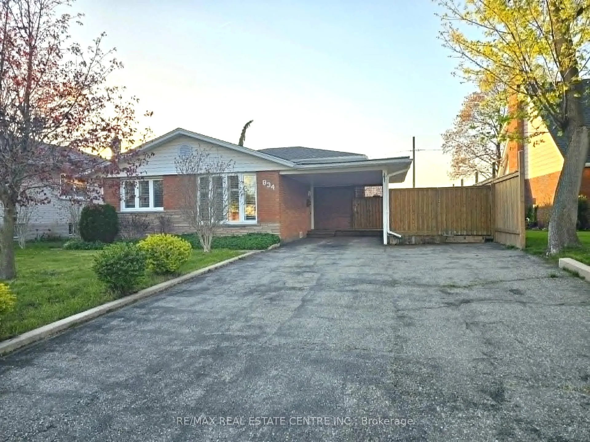 Photo 2 of Unit MAIN, 834 Westminster Drive S, Cambridge — HOMEH