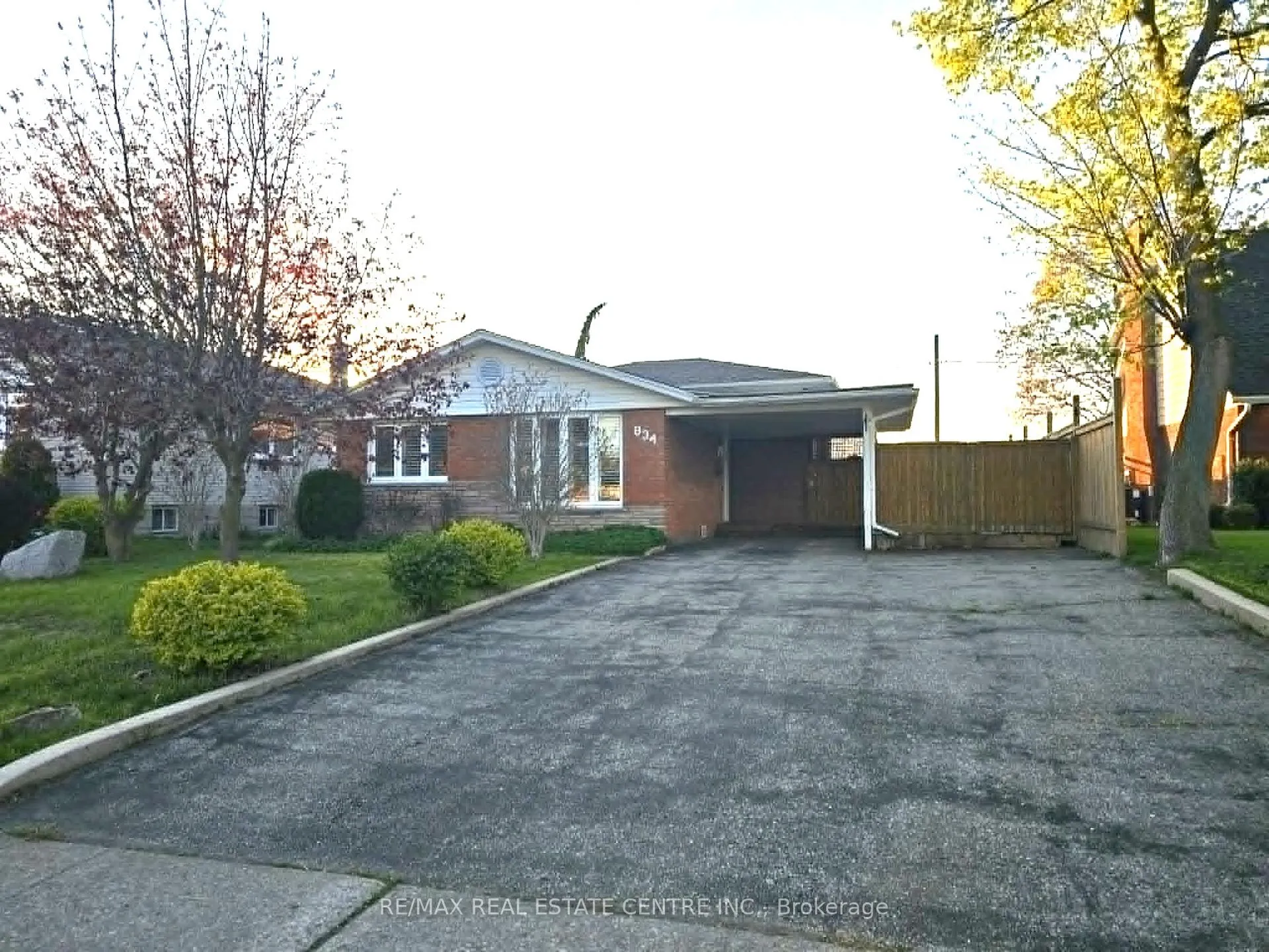 Photo 3 of Unit MAIN, 834 Westminster Drive S, Cambridge — HOMEH
