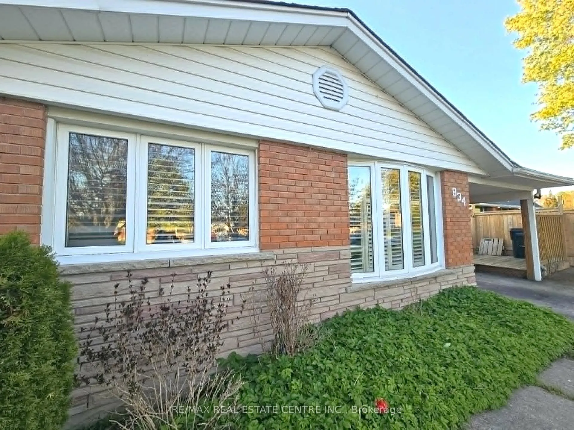 Photo 4 of Unit MAIN, 834 Westminster Drive S, Cambridge — HOMEH