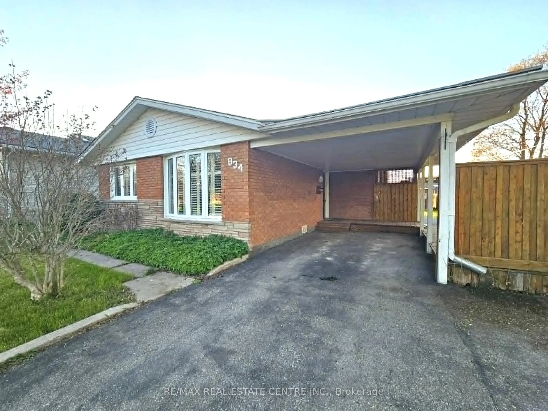 Photo 5 of Unit MAIN, 834 Westminster Drive S, Cambridge — HOMEH