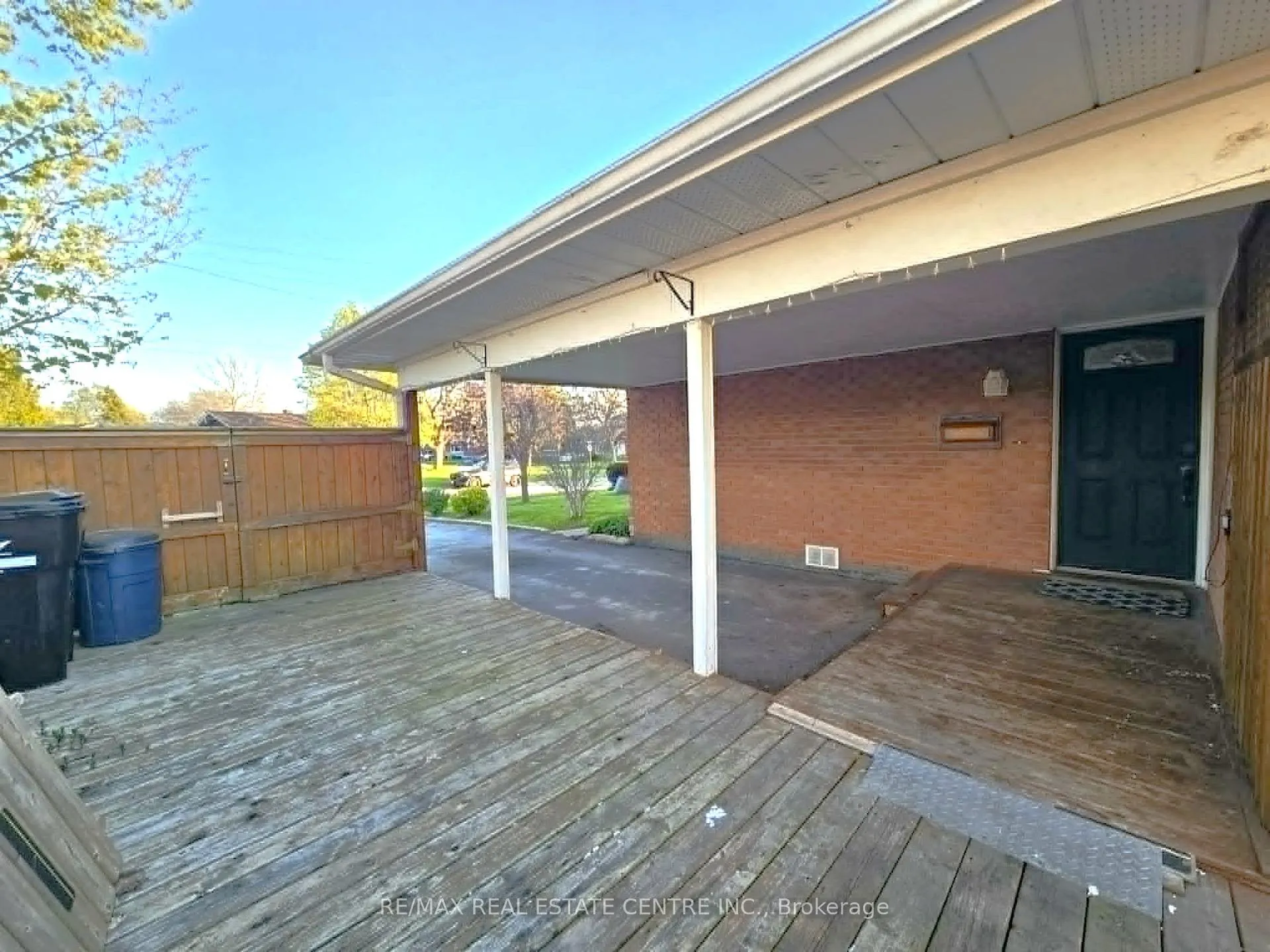 Photo 6 of Unit MAIN, 834 Westminster Drive S, Cambridge — HOMEH