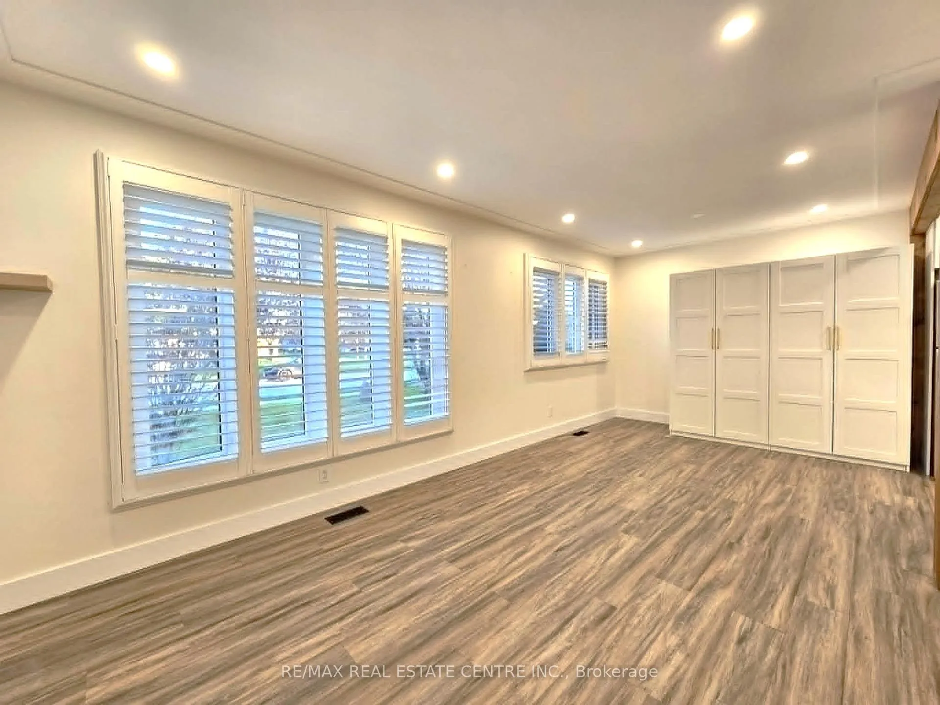 Photo 9 of Unit MAIN, 834 Westminster Drive S, Cambridge — HOMEH