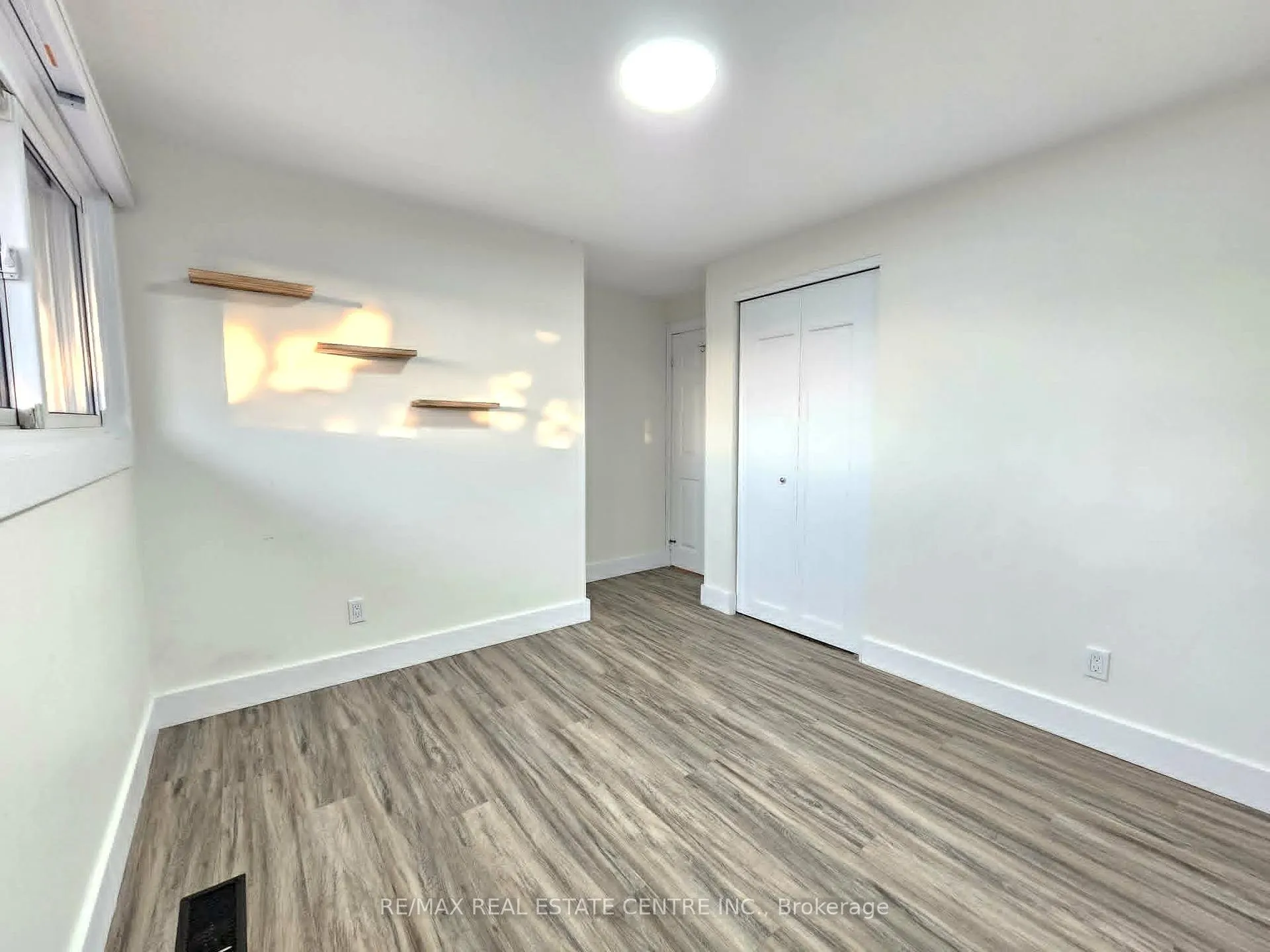 Photo 24 of Unit MAIN, 834 Westminster Drive S, Cambridge — HOMEH