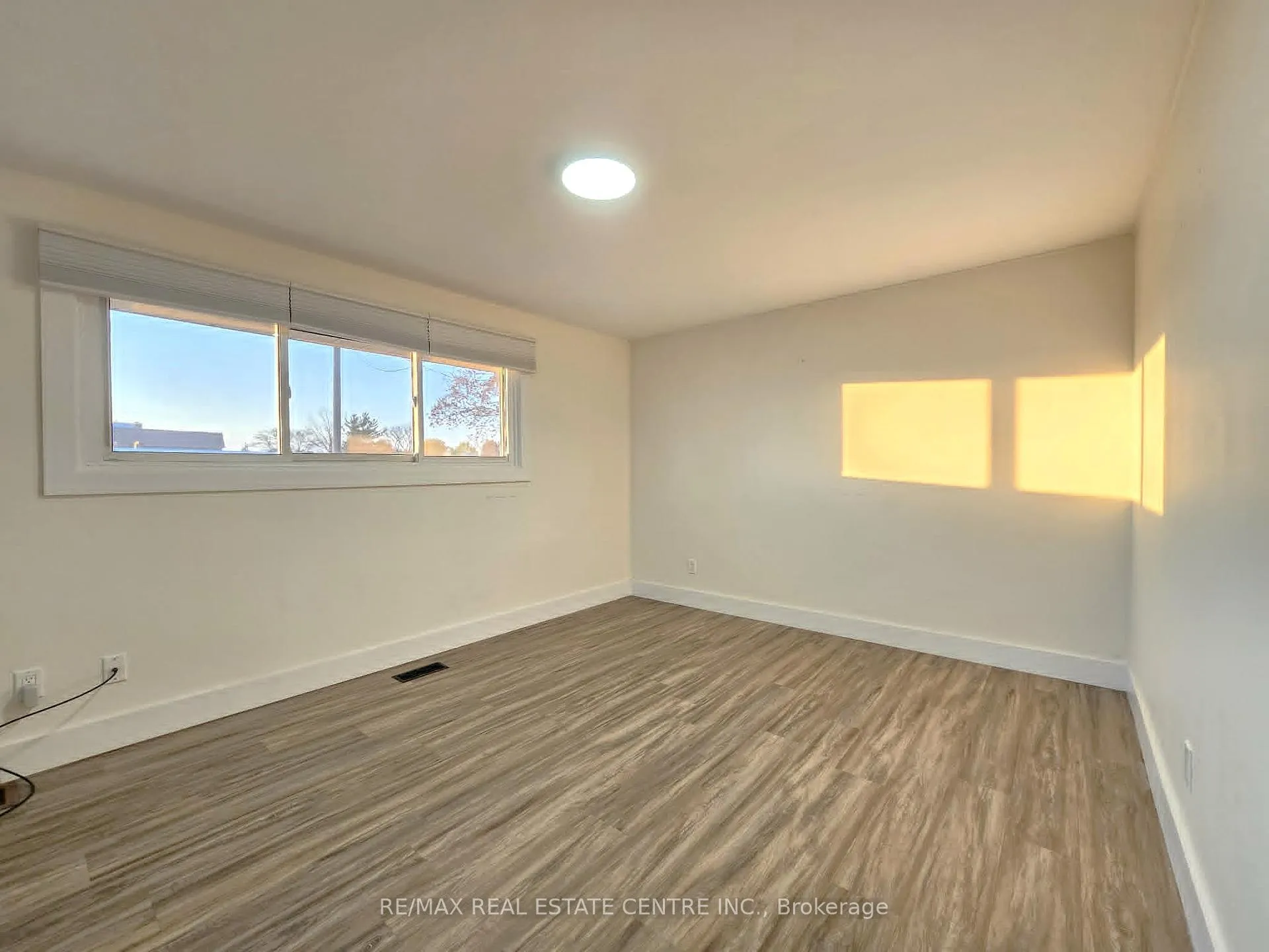 Photo 25 of Unit MAIN, 834 Westminster Drive S, Cambridge — HOMEH