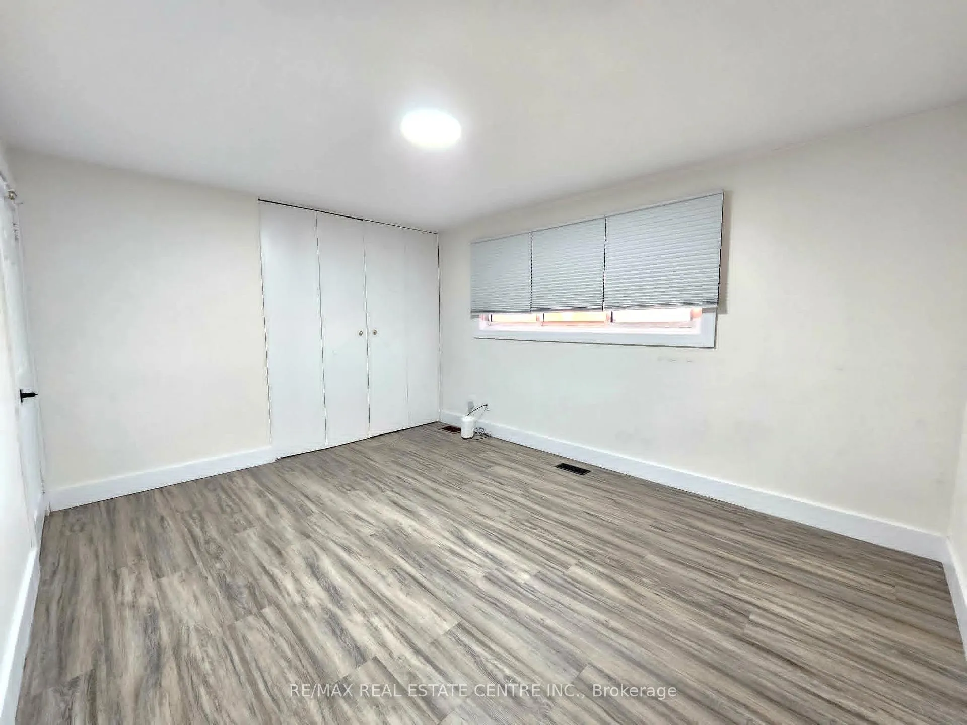 Photo 26 of Unit MAIN, 834 Westminster Drive S, Cambridge — HOMEH
