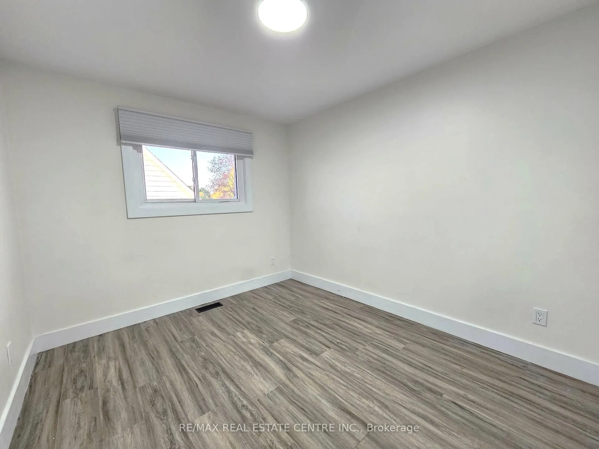 Photo 28 of Unit MAIN, 834 Westminster Drive S, Cambridge — HOMEH