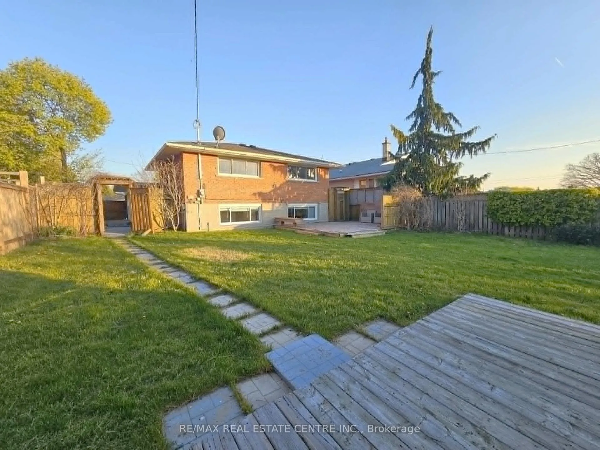 Photo 34 of Unit MAIN, 834 Westminster Drive S, Cambridge — HOMEH