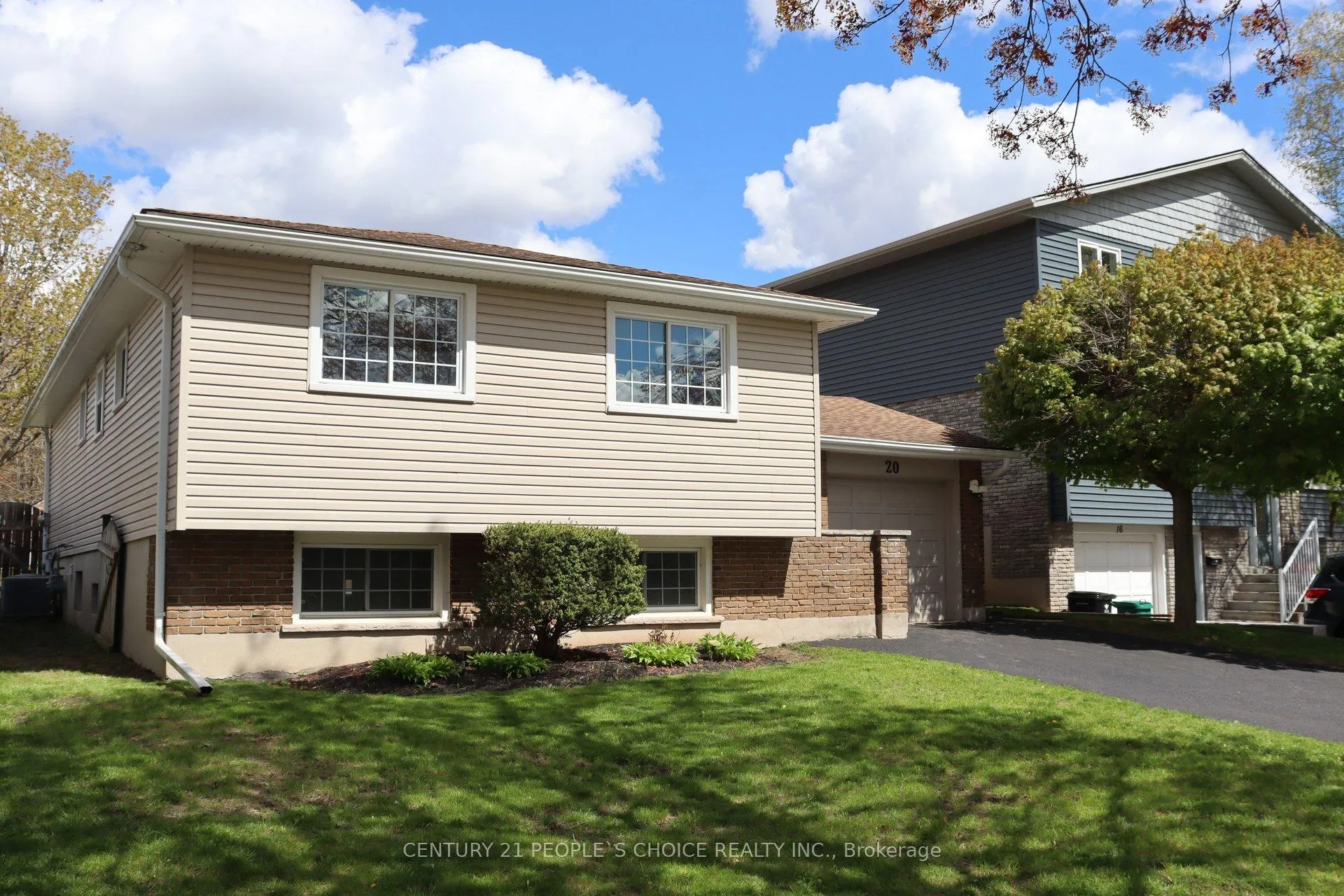Photo 2 of 20 Inadale Court, Kitchener — HOMEH