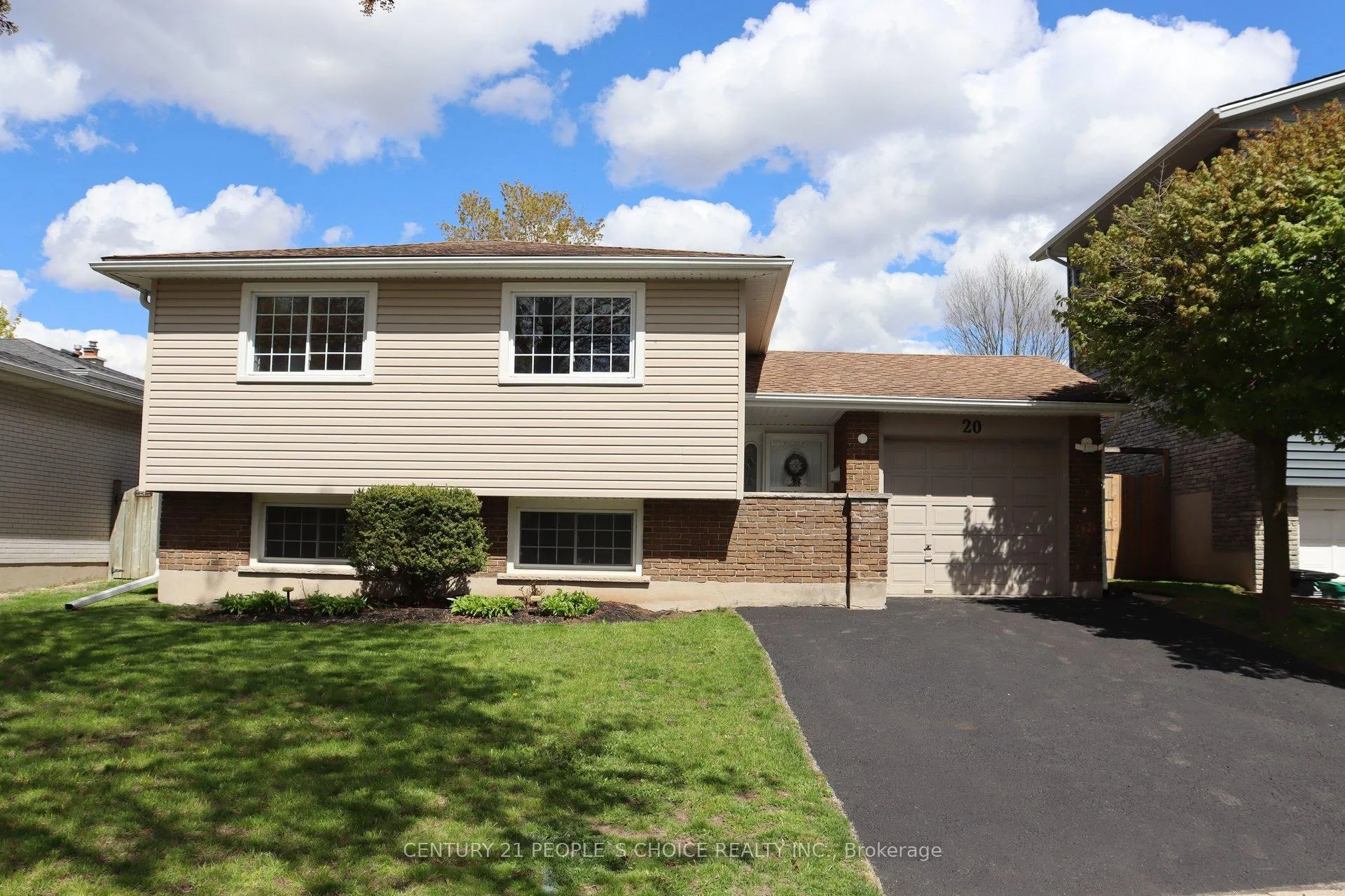 Photo 3 of 20 Inadale Court, Kitchener — HOMEH